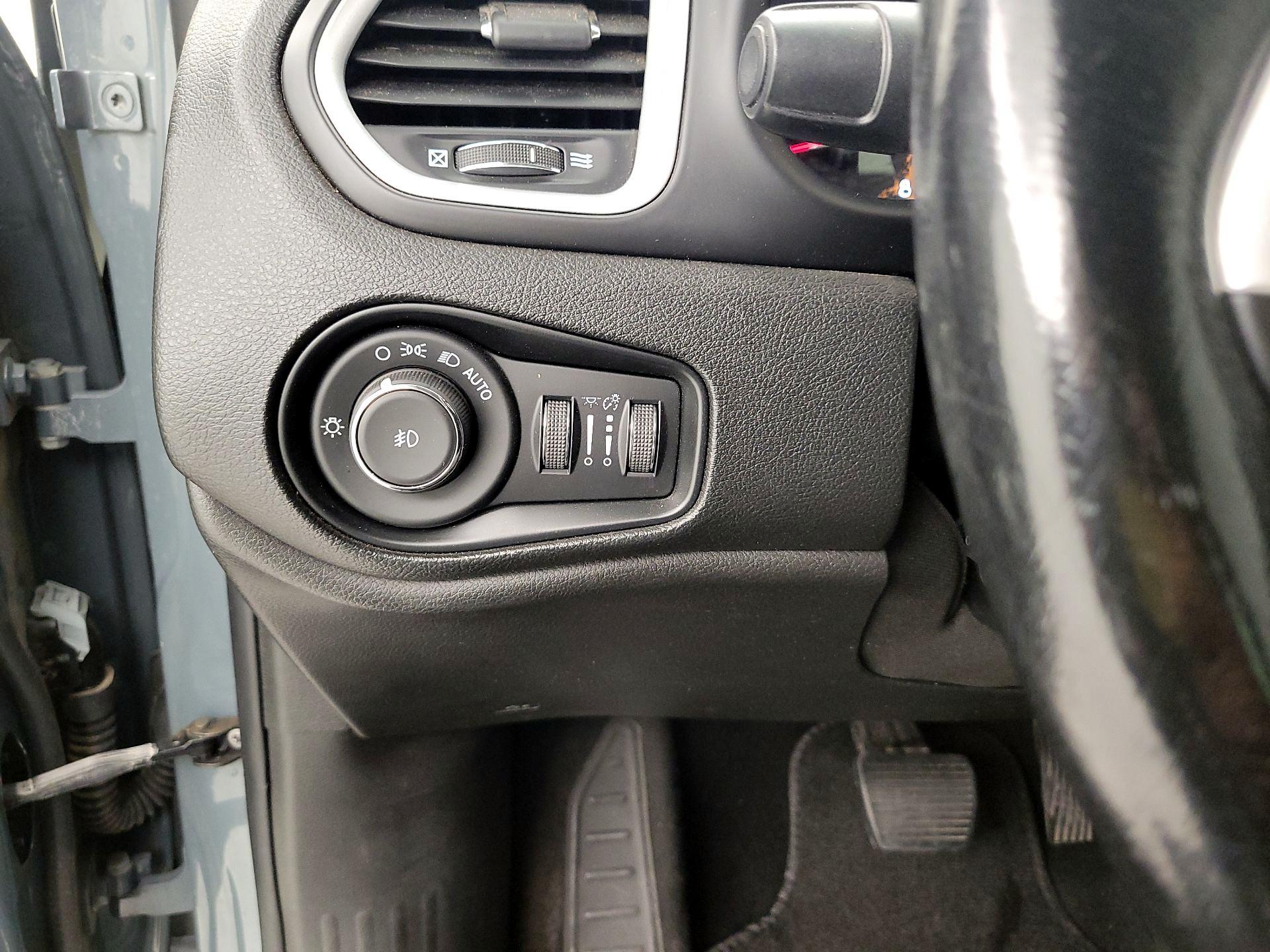 Thumbnail: 2018 Jeep Renegade - 13
