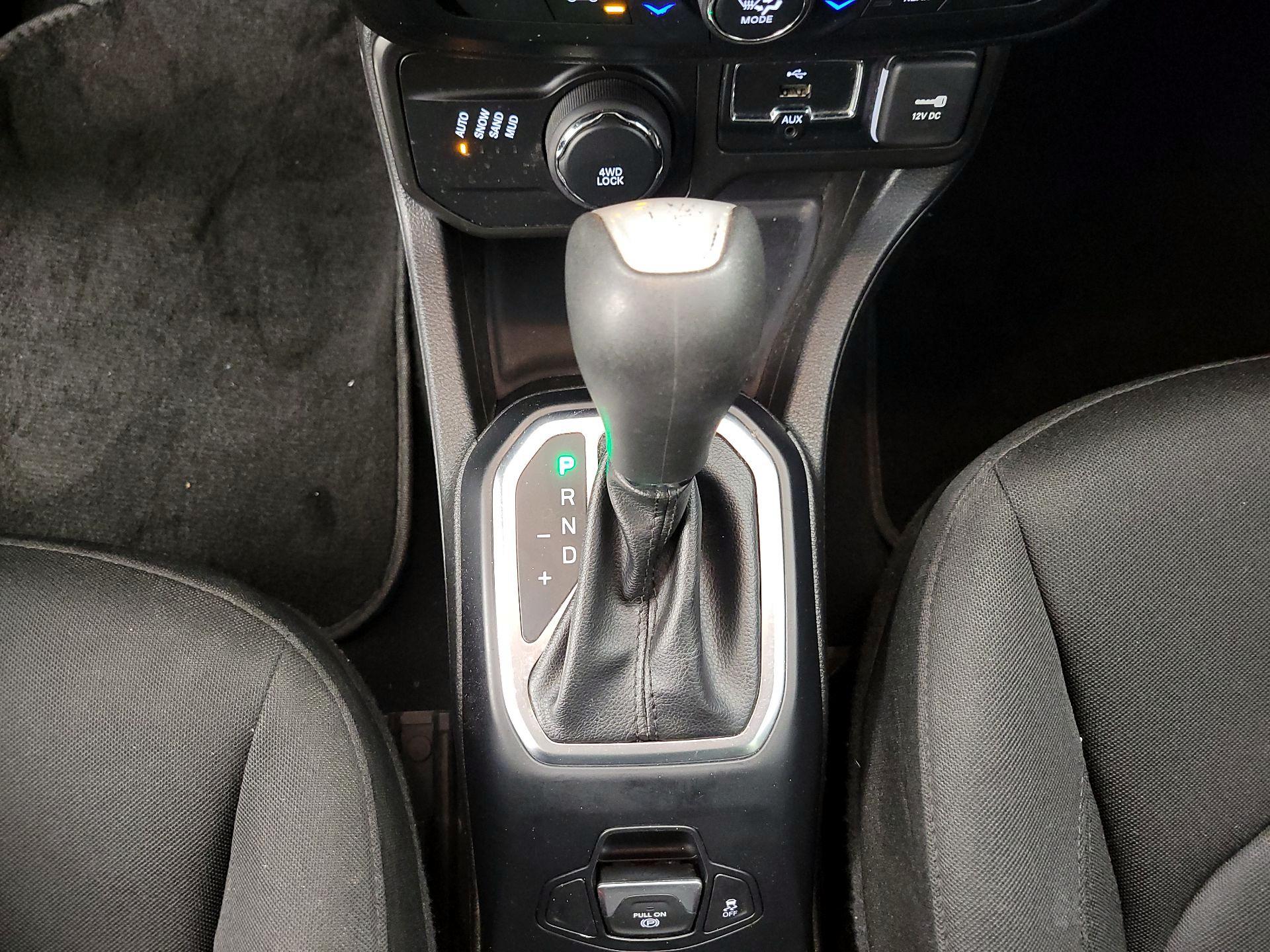 Thumbnail: 2018 Jeep Renegade - 17