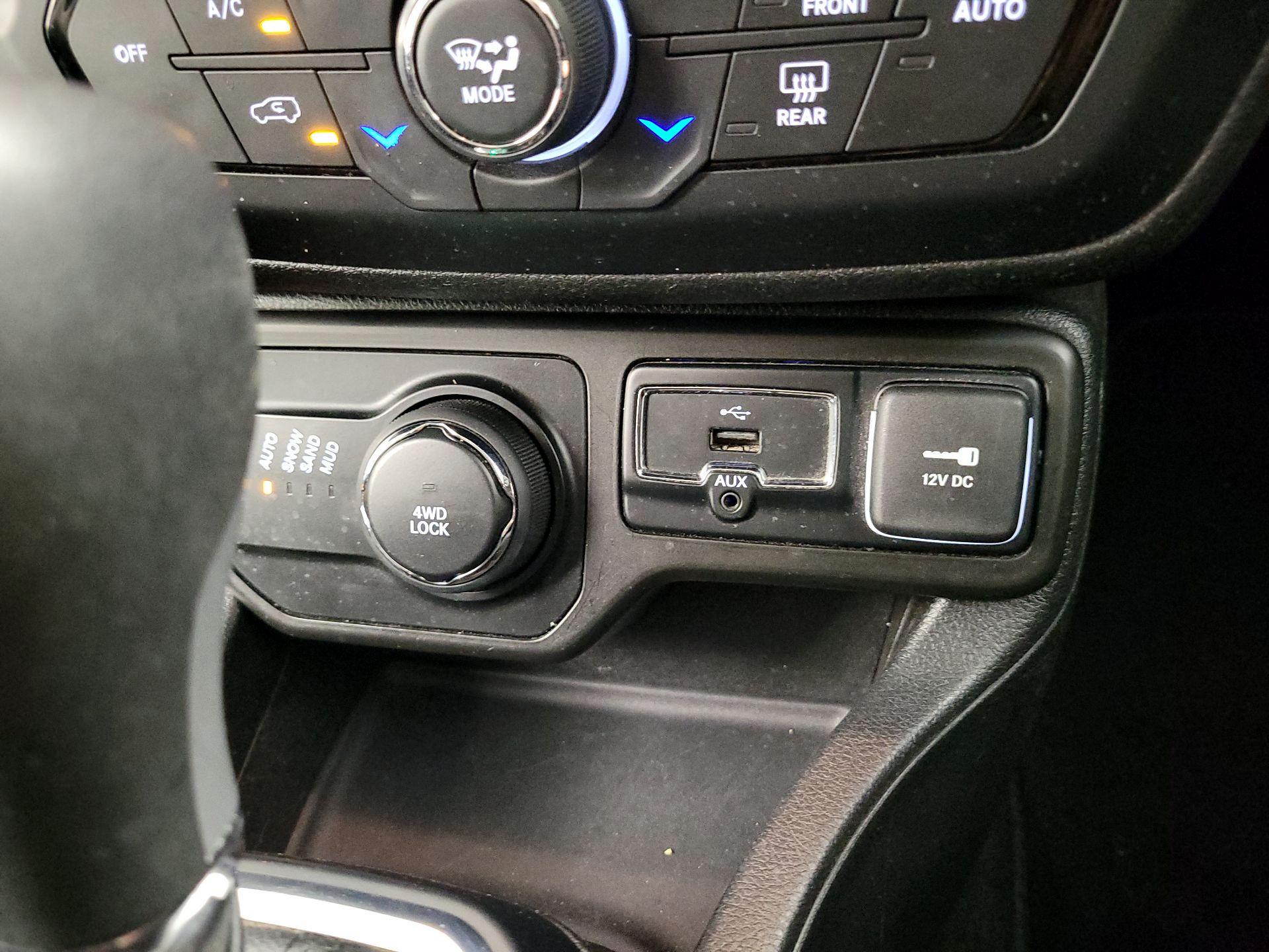 Thumbnail: 2018 Jeep Renegade - 18