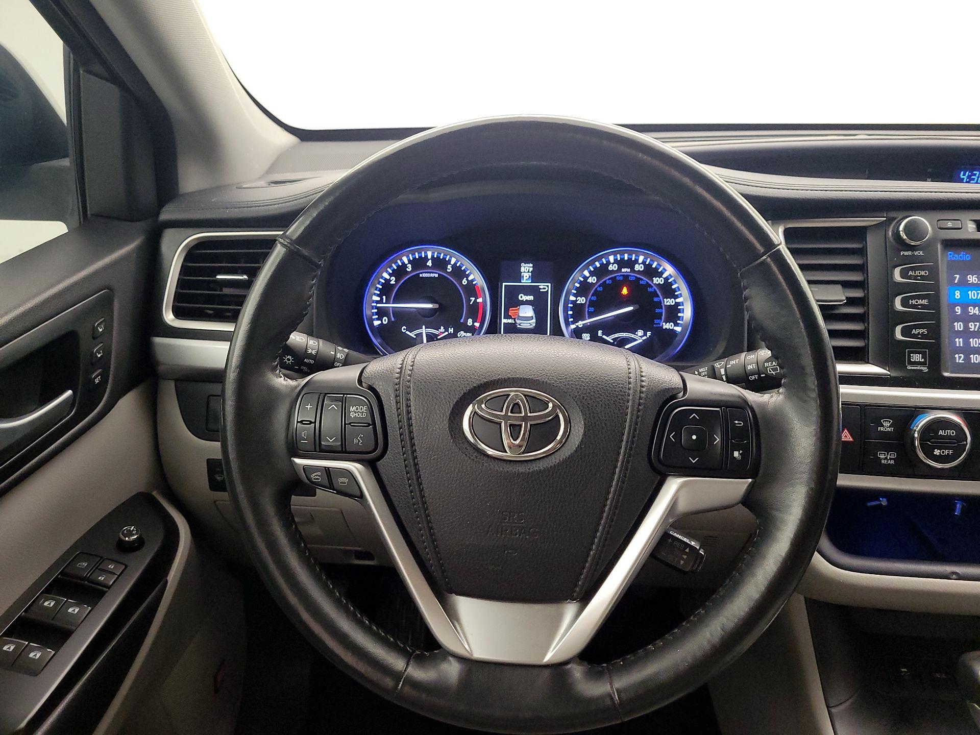 Thumbnail: 2015 Toyota Highlander - 10