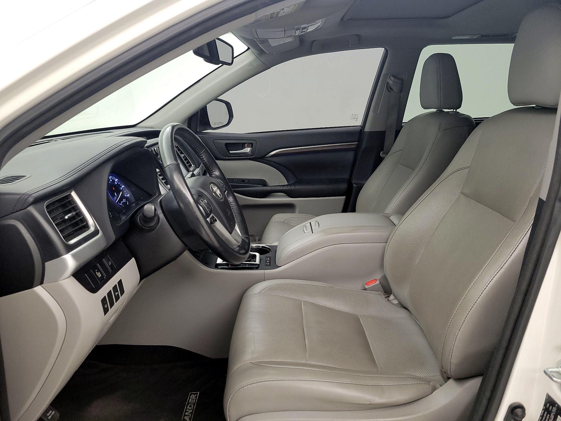 Thumbnail: 2015 Toyota Highlander - 11