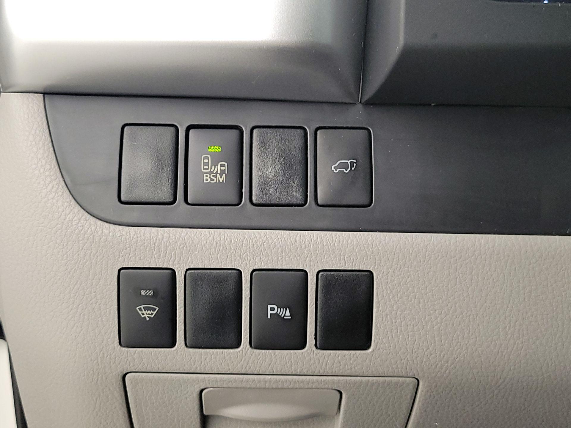 Thumbnail: 2015 Toyota Highlander - 13
