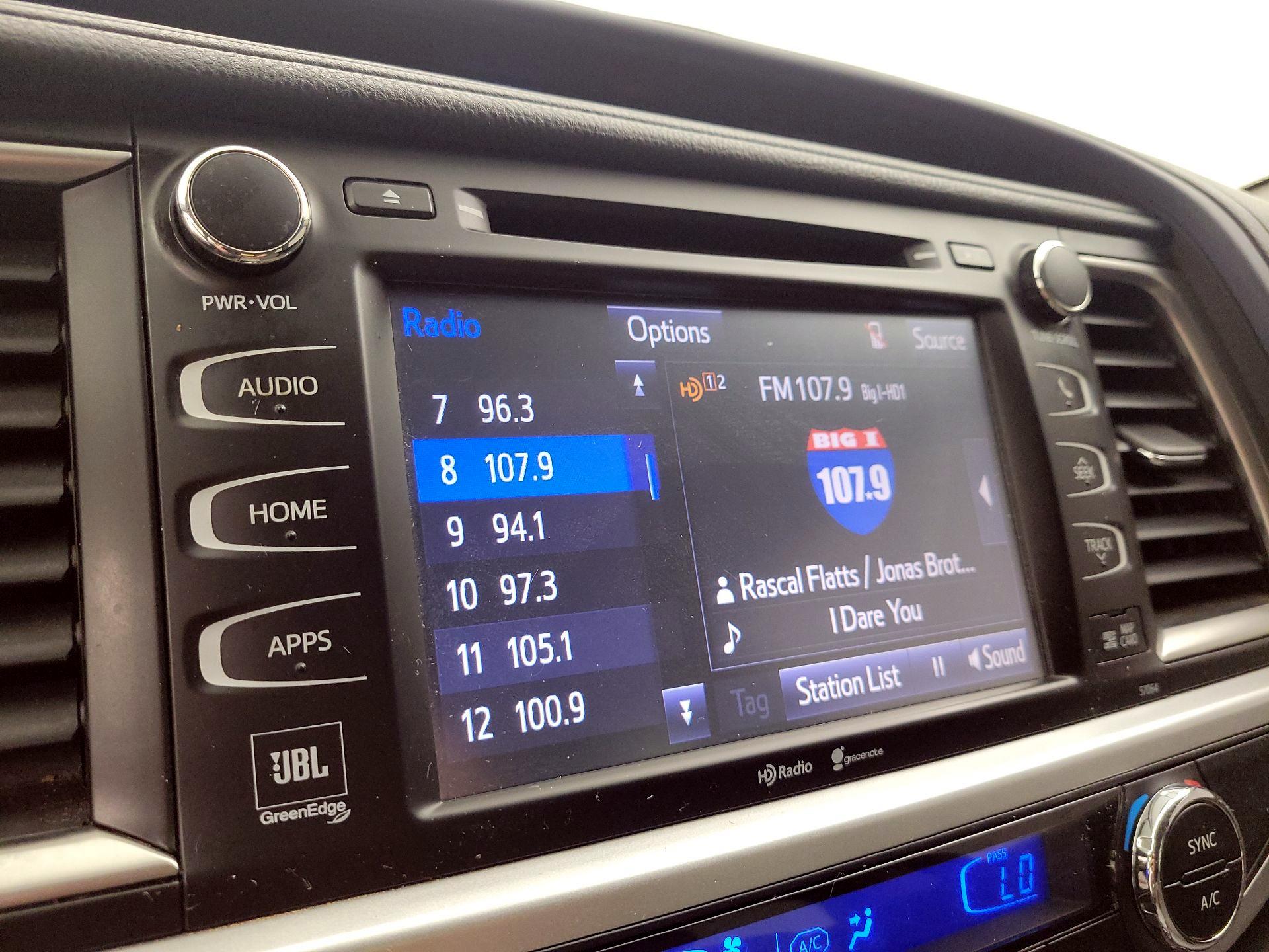 Thumbnail: 2015 Toyota Highlander - 15