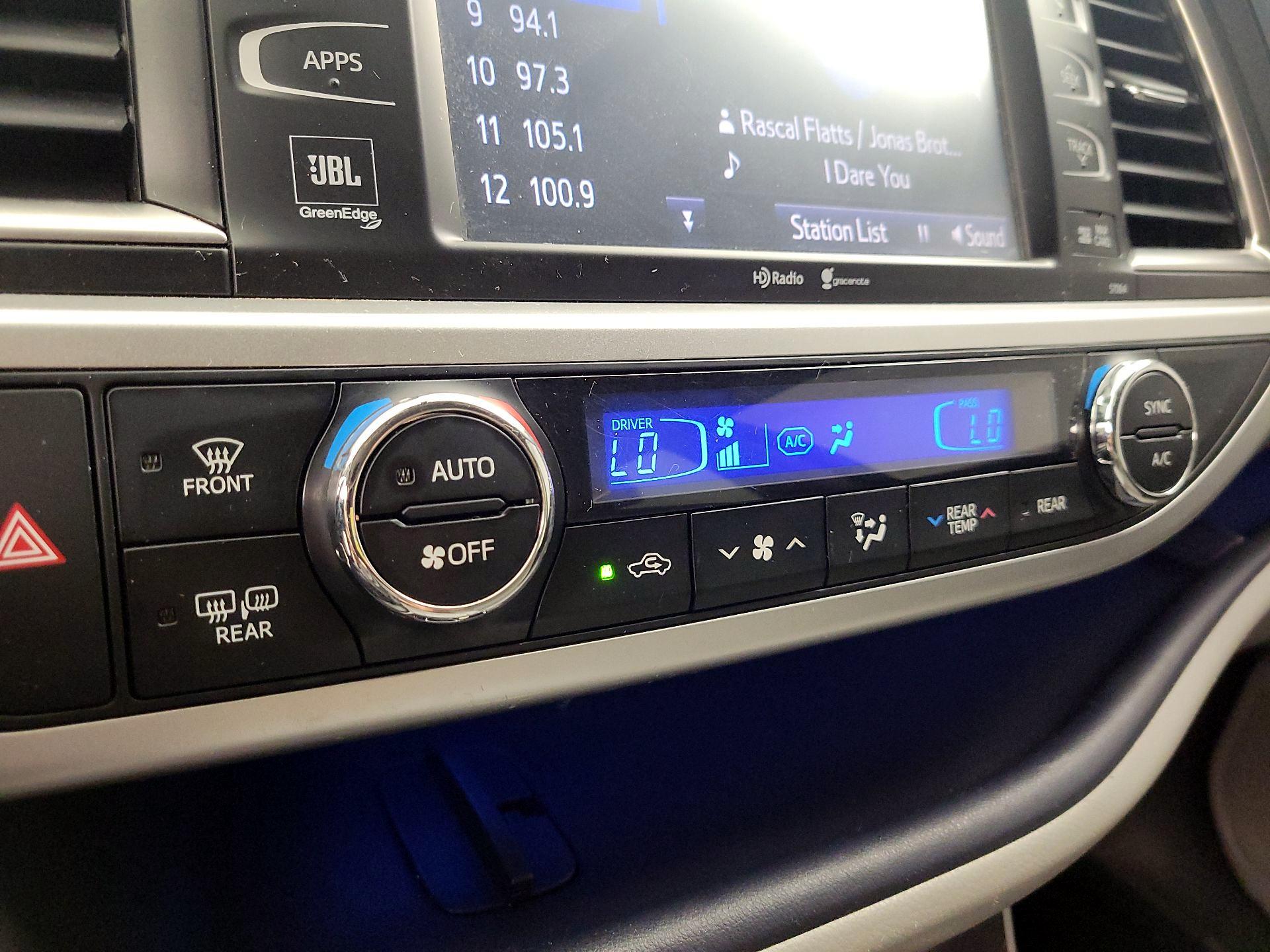 Thumbnail: 2015 Toyota Highlander - 16