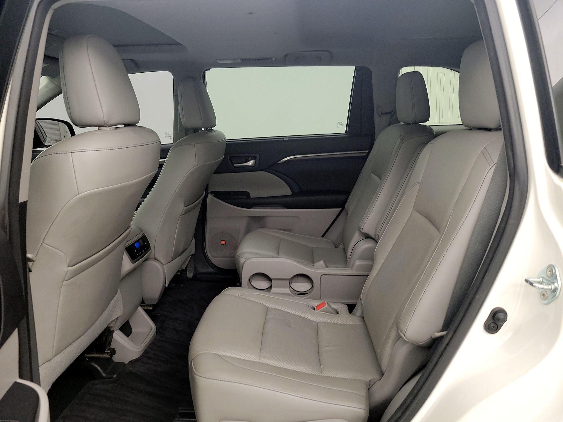 Thumbnail: 2015 Toyota Highlander - 20