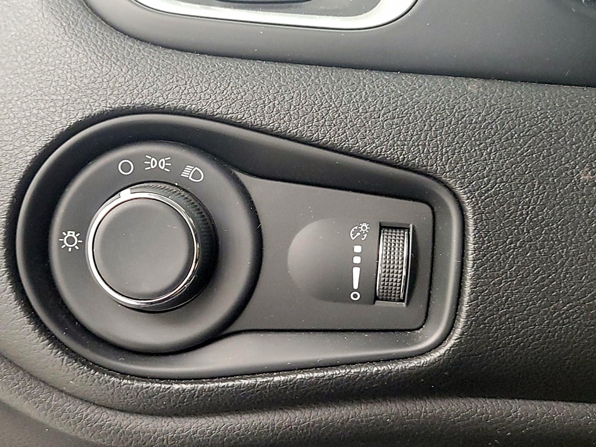 Thumbnail: 2017 Jeep Renegade - 13
