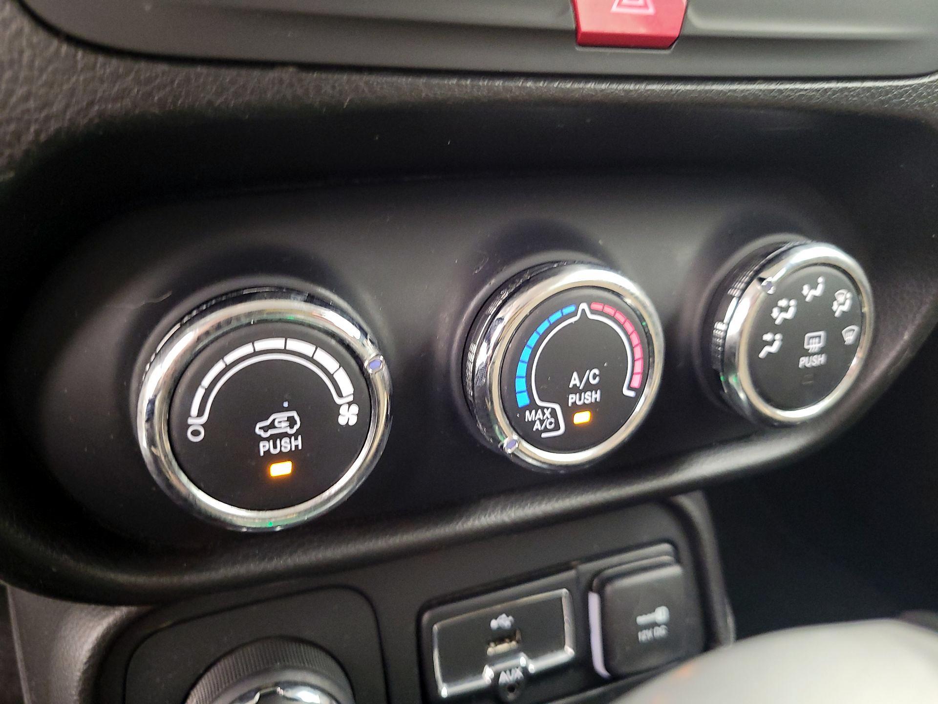 Thumbnail: 2017 Jeep Renegade - 16
