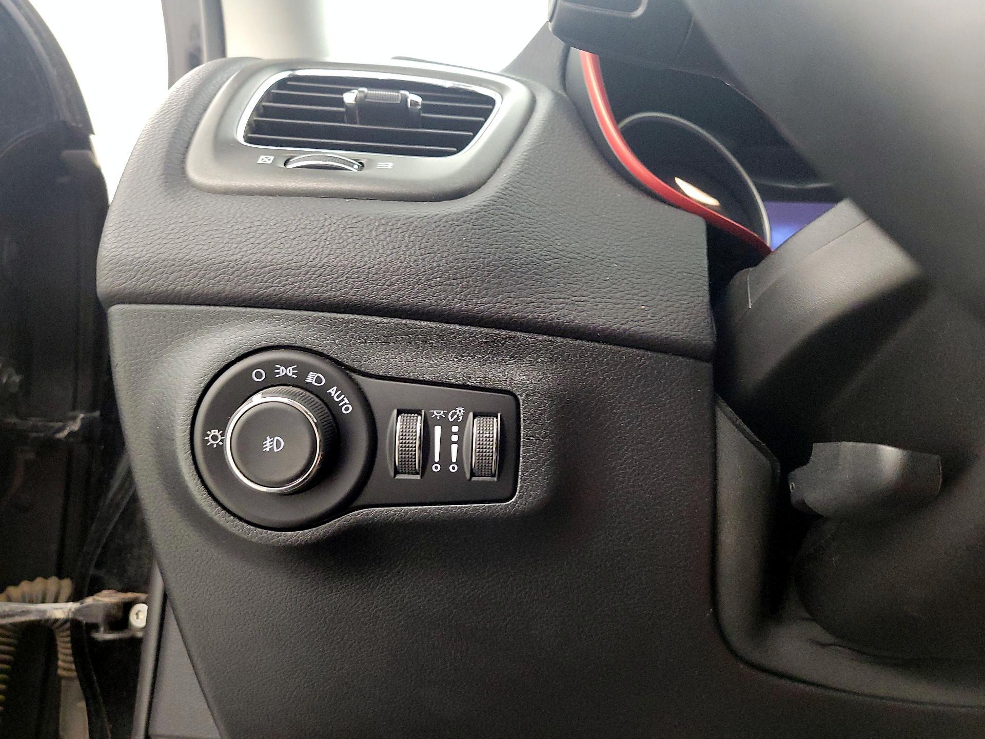 Thumbnail: 2017 Jeep Compass - 13
