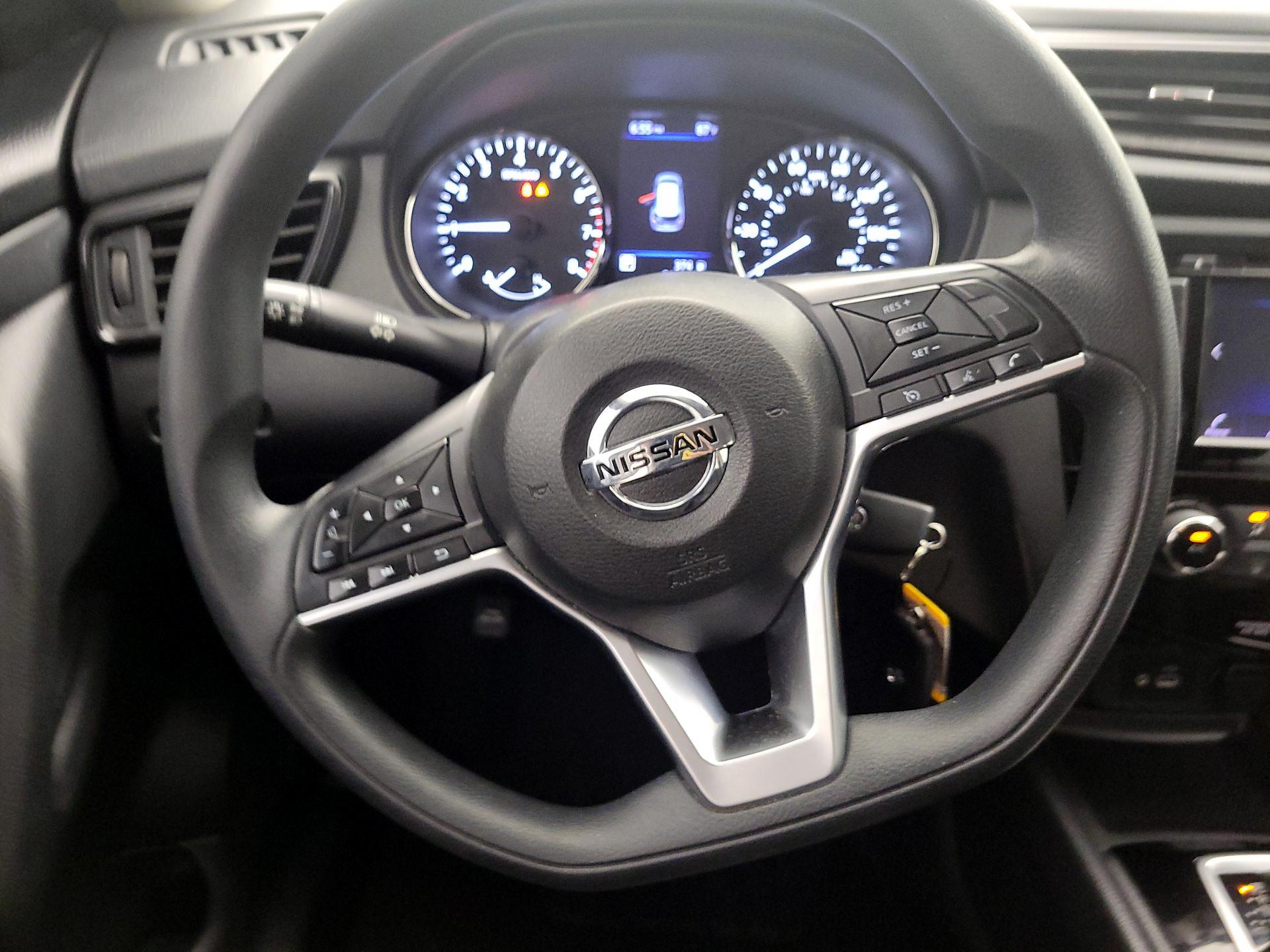 Thumbnail: 2018 Nissan Rogue - 10