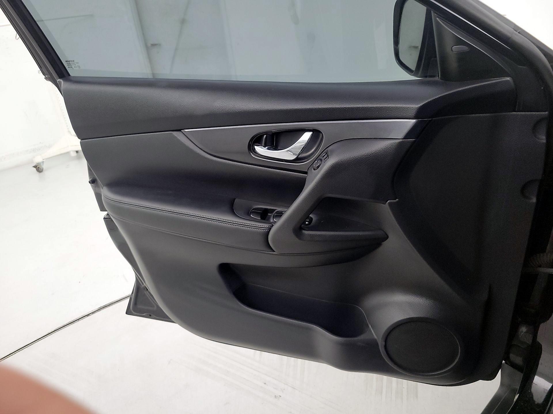 Thumbnail: 2018 Nissan Rogue - 12