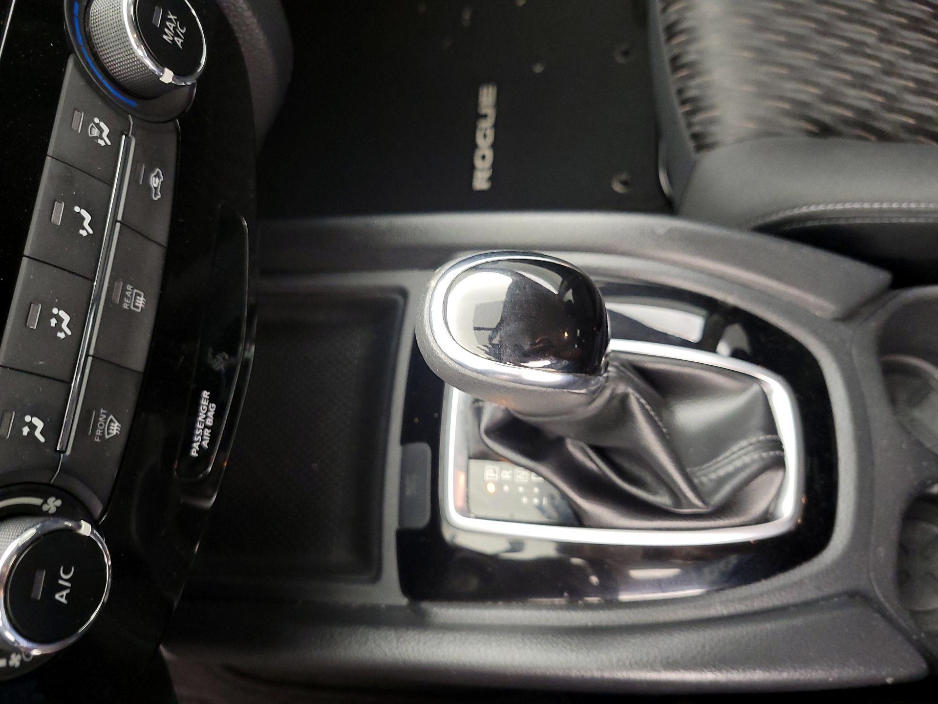 Thumbnail: 2018 Nissan Rogue - 17