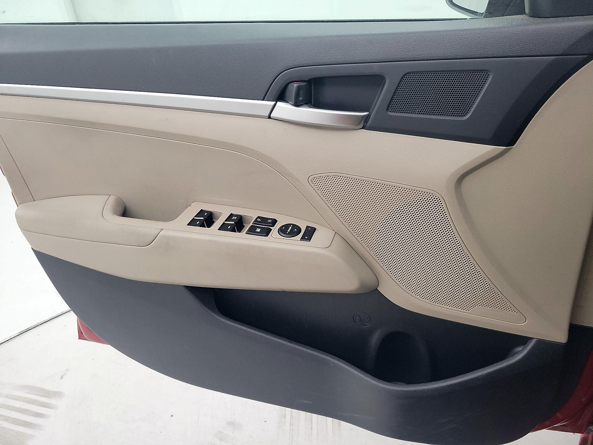 Thumbnail: 2019 Hyundai Elantra - 12