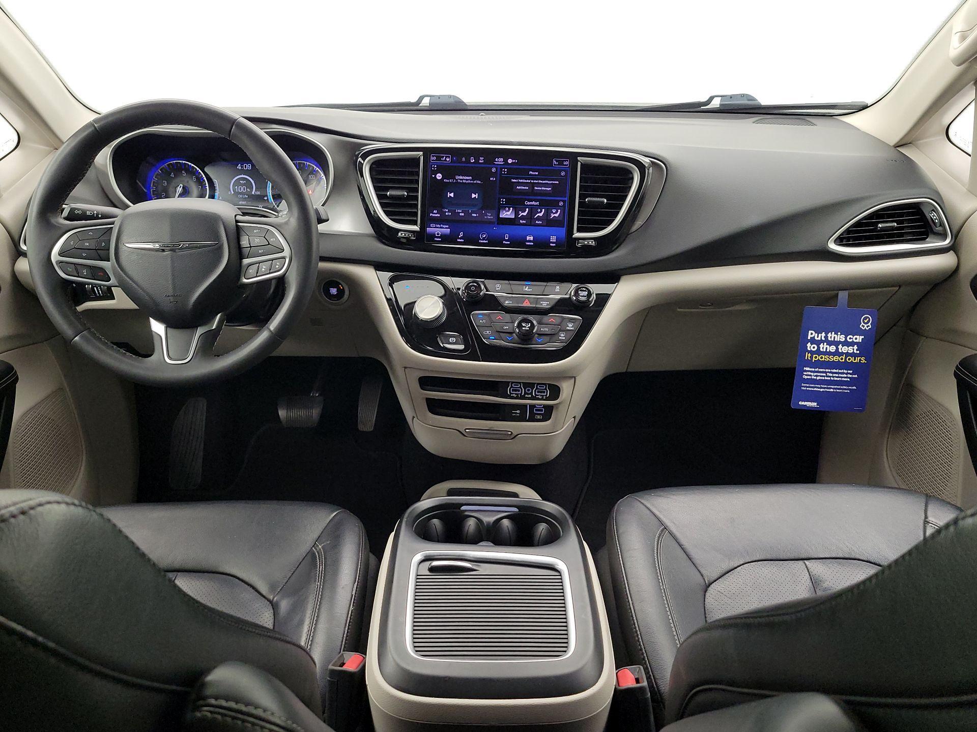 Thumbnail: 2022 Chrysler Pacifica - 9