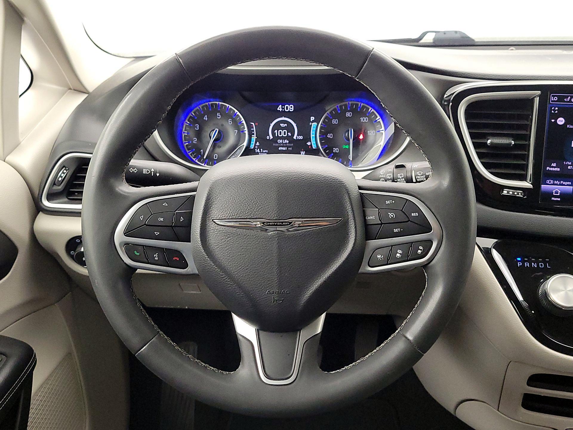Thumbnail: 2022 Chrysler Pacifica - 10