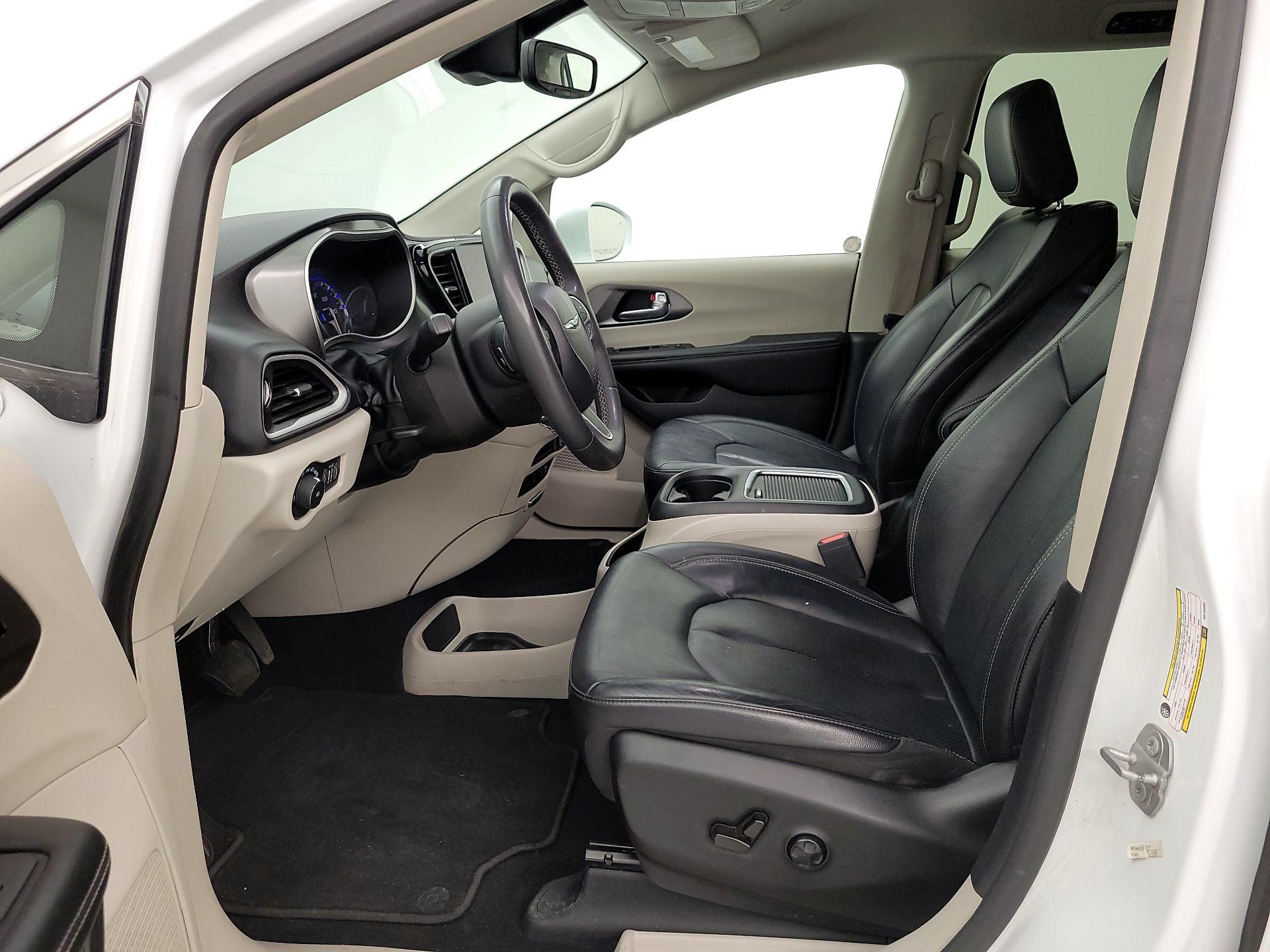 Thumbnail: 2022 Chrysler Pacifica - 11