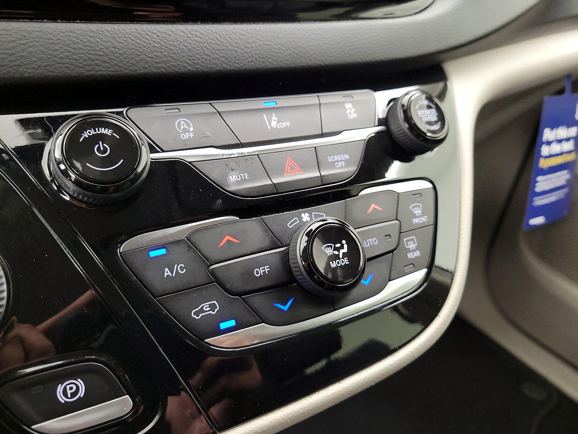 Thumbnail: 2022 Chrysler Pacifica - 16