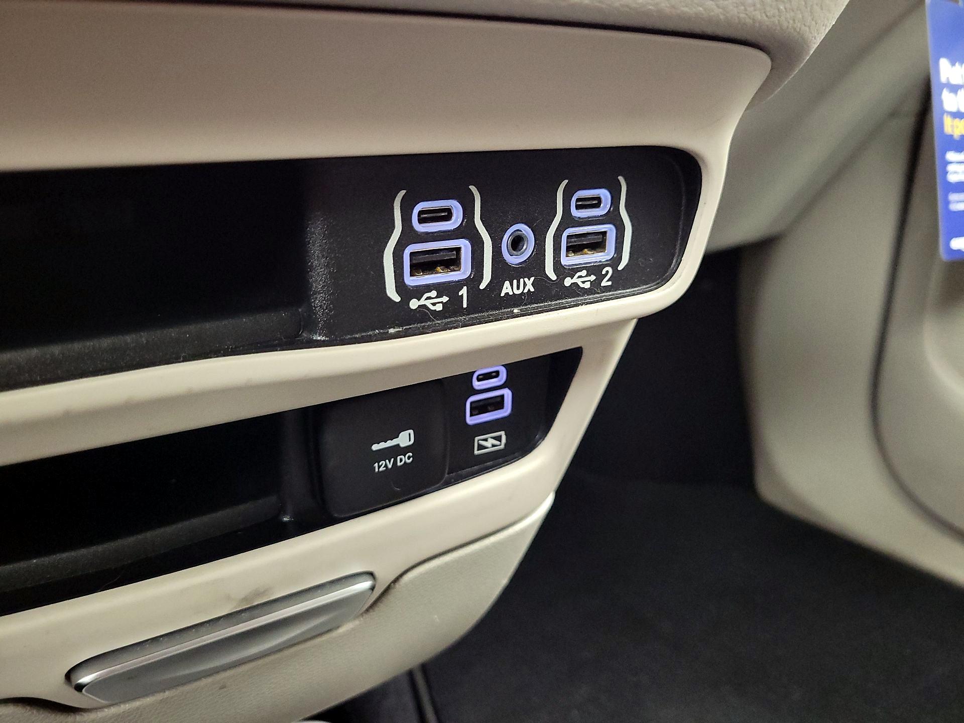 Thumbnail: 2022 Chrysler Pacifica - 18