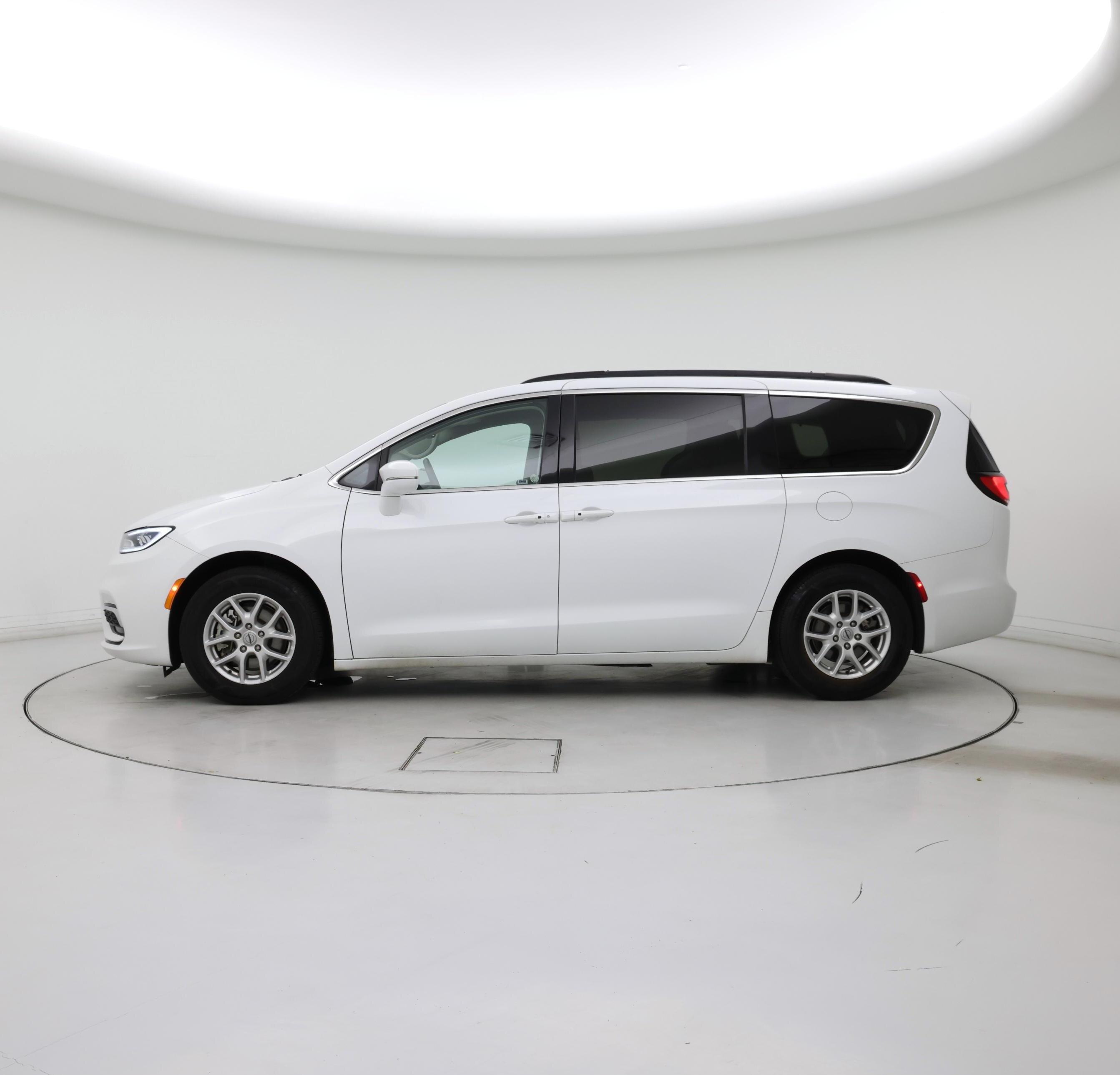 Thumbnail: 2022 Chrysler Pacifica - 3