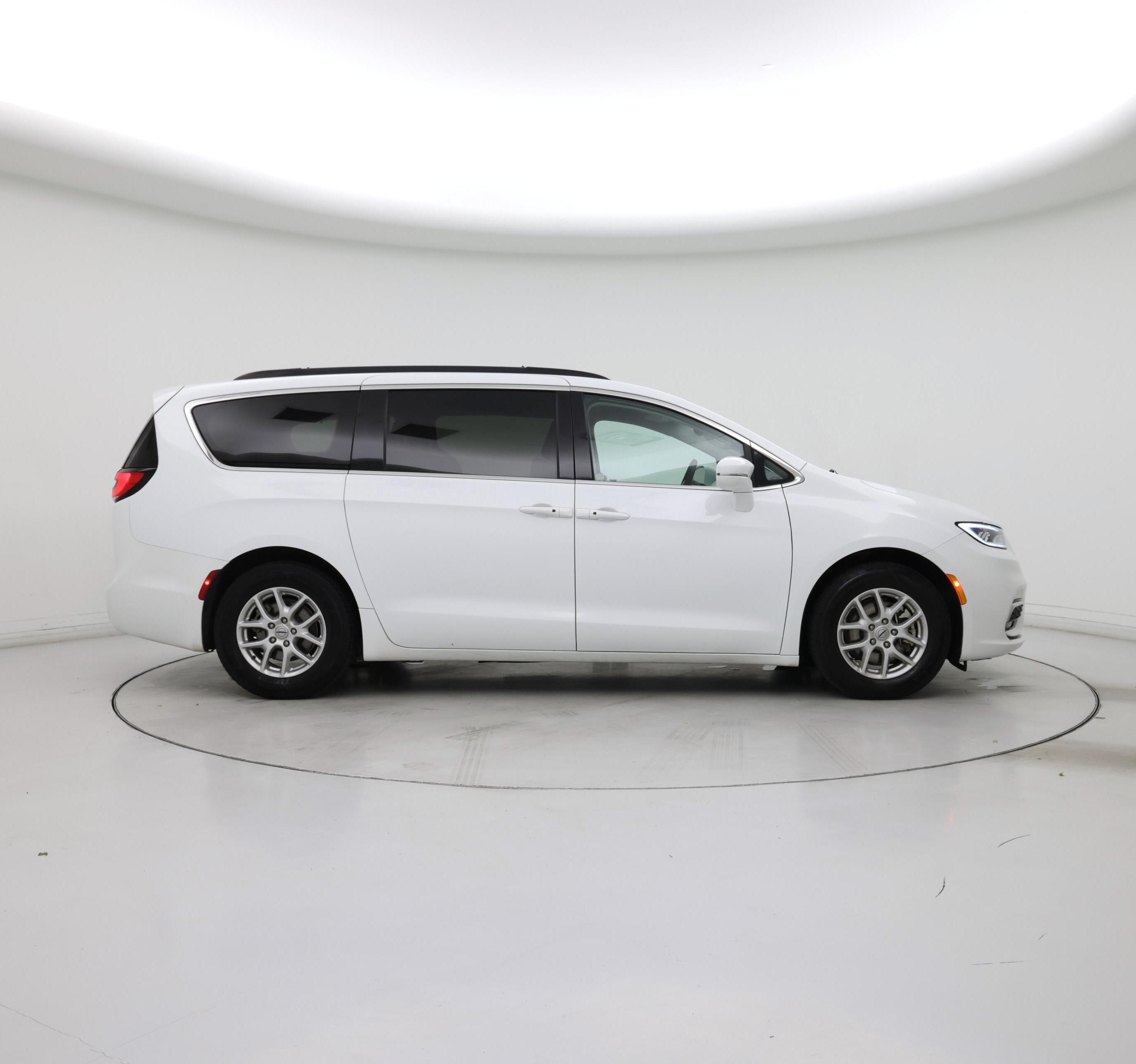 Thumbnail: 2022 Chrysler Pacifica - 7