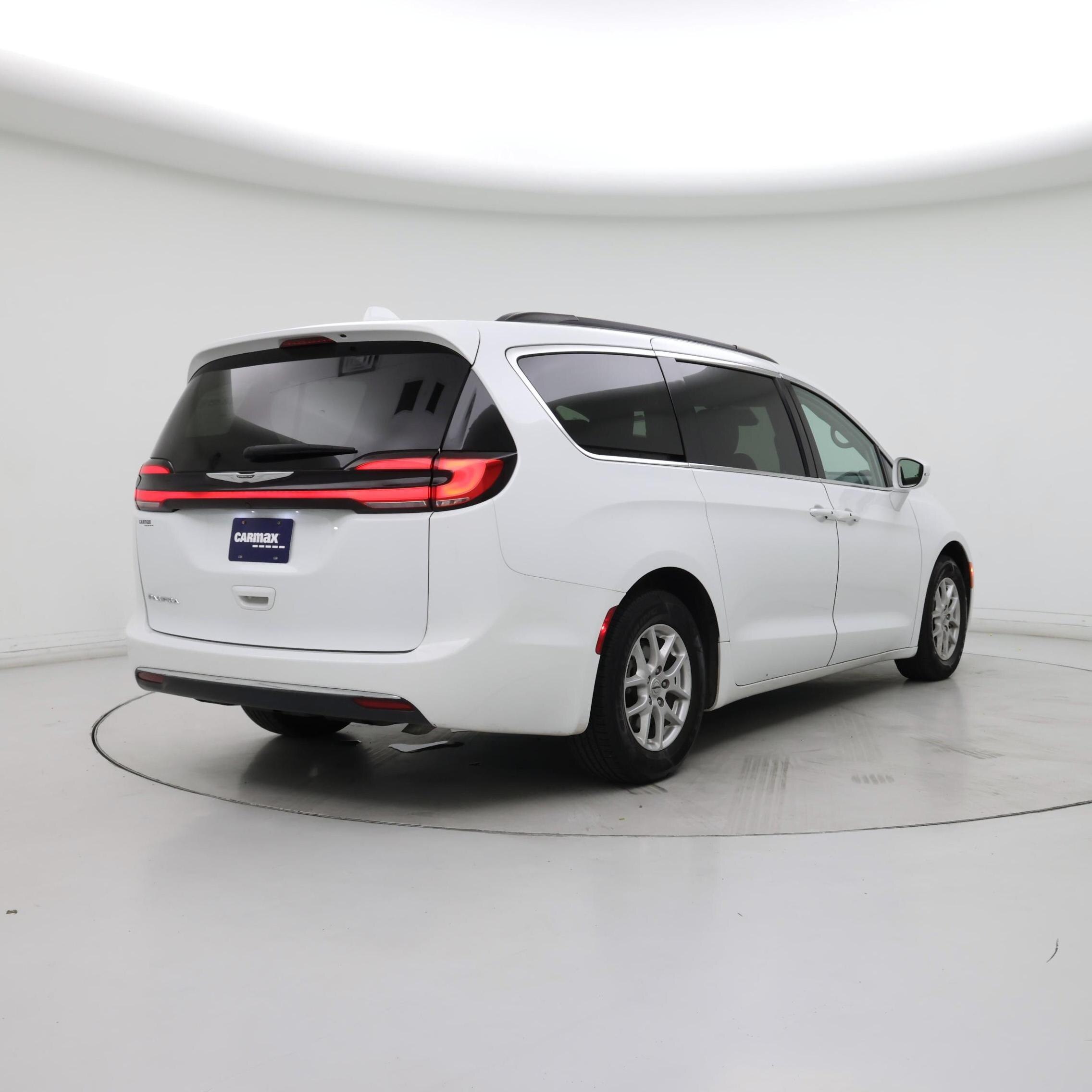 Thumbnail: 2022 Chrysler Pacifica - 8