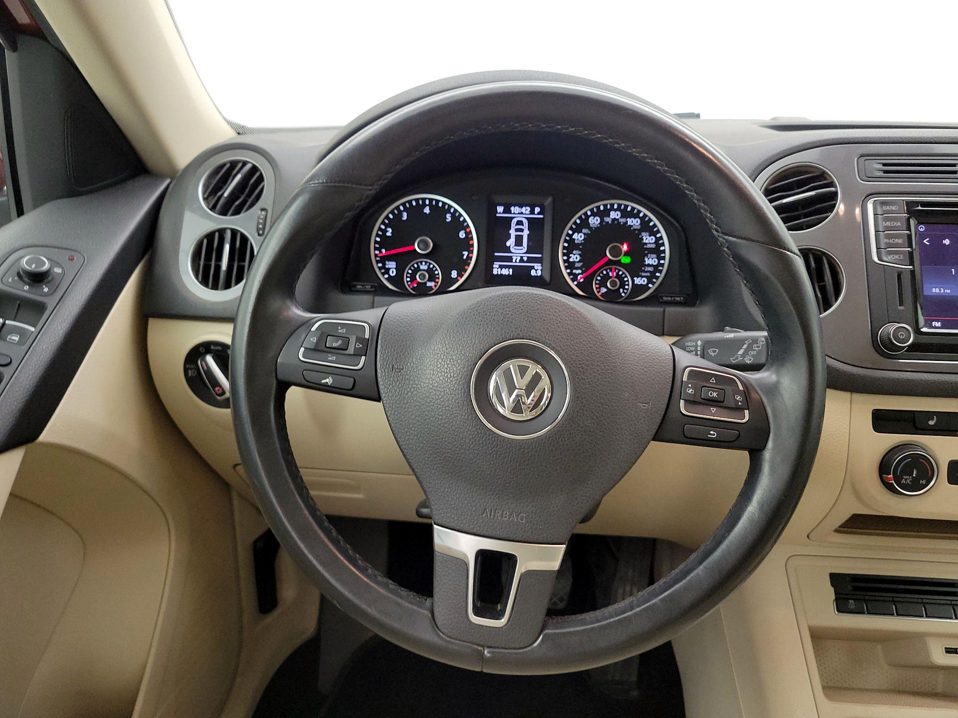 Thumbnail: 2016 Volkswagen Tiguan - 10