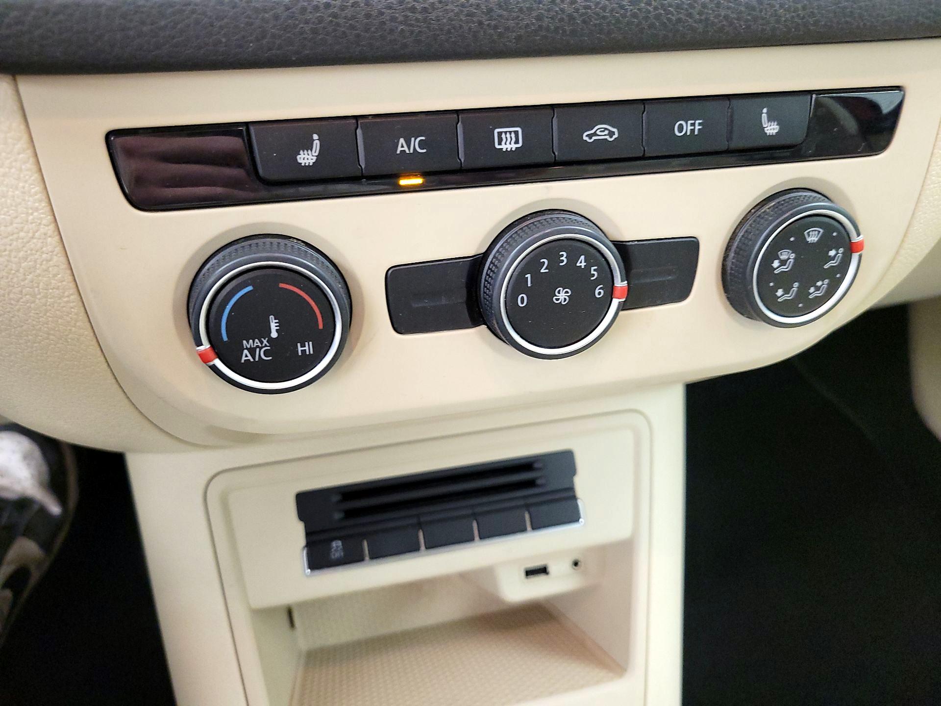 Thumbnail: 2016 Volkswagen Tiguan - 14