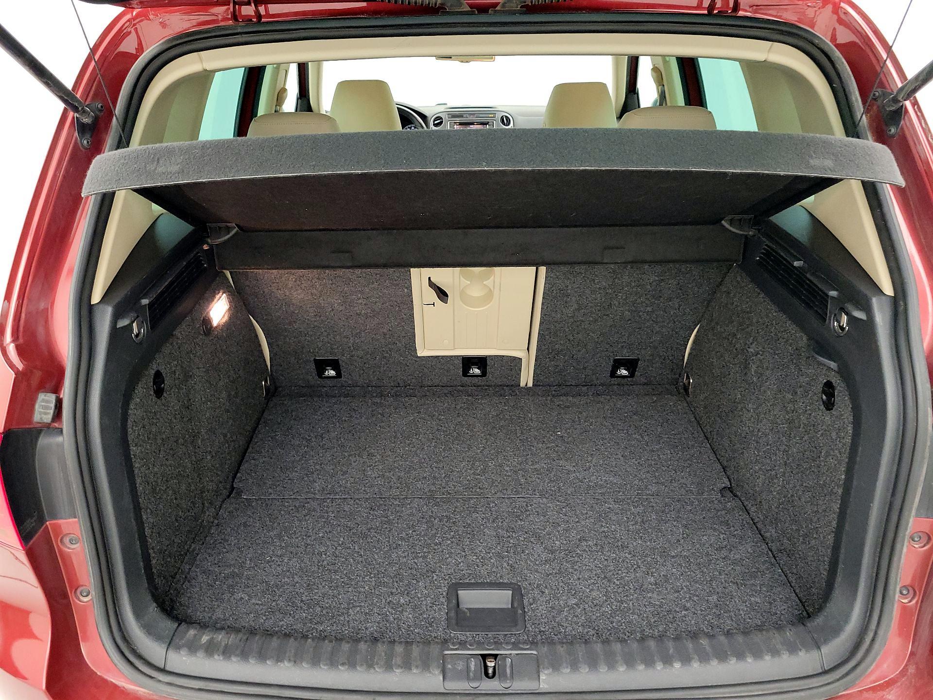 Thumbnail: 2016 Volkswagen Tiguan - 16