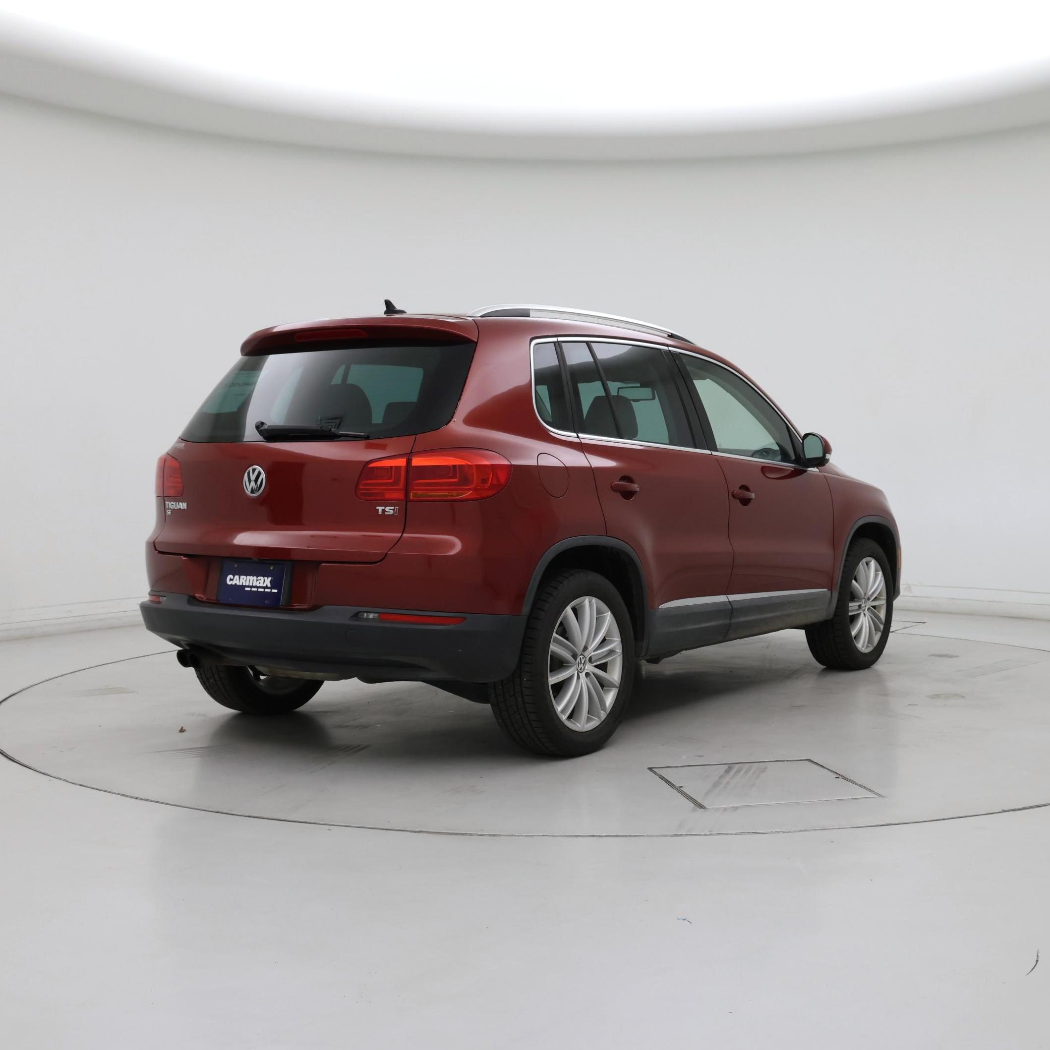 Thumbnail: 2016 Volkswagen Tiguan - 8
