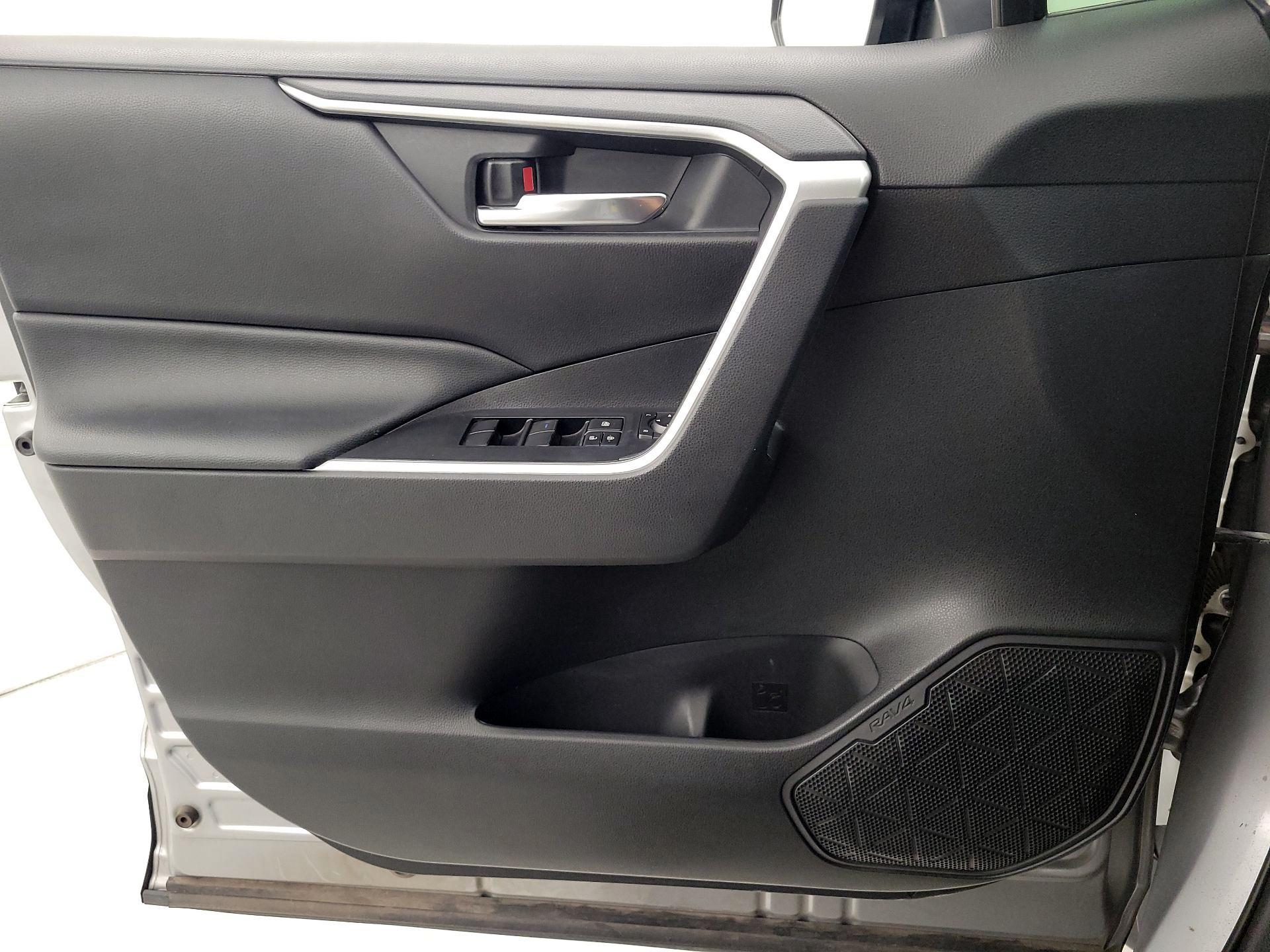 Thumbnail: 2020 Toyota RAV4 - 12