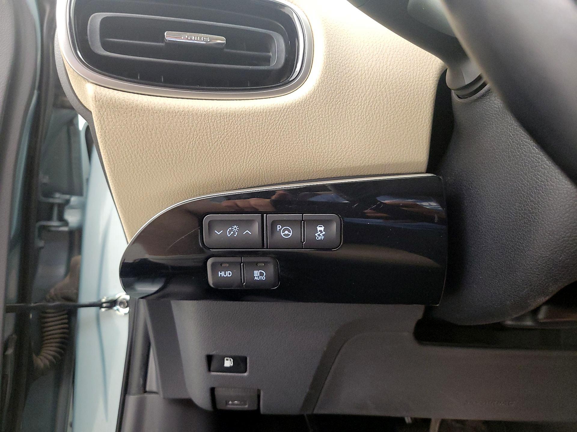 Thumbnail: 2016 Toyota Prius - 13