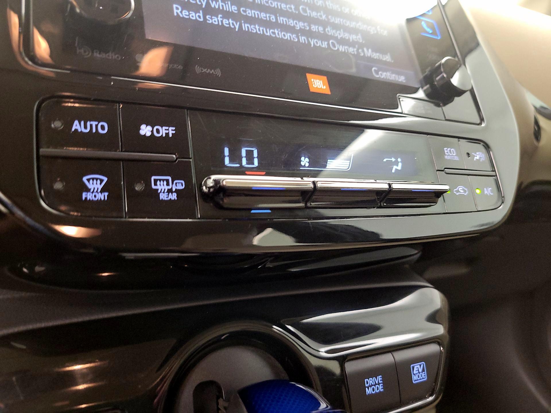 Thumbnail: 2016 Toyota Prius - 16