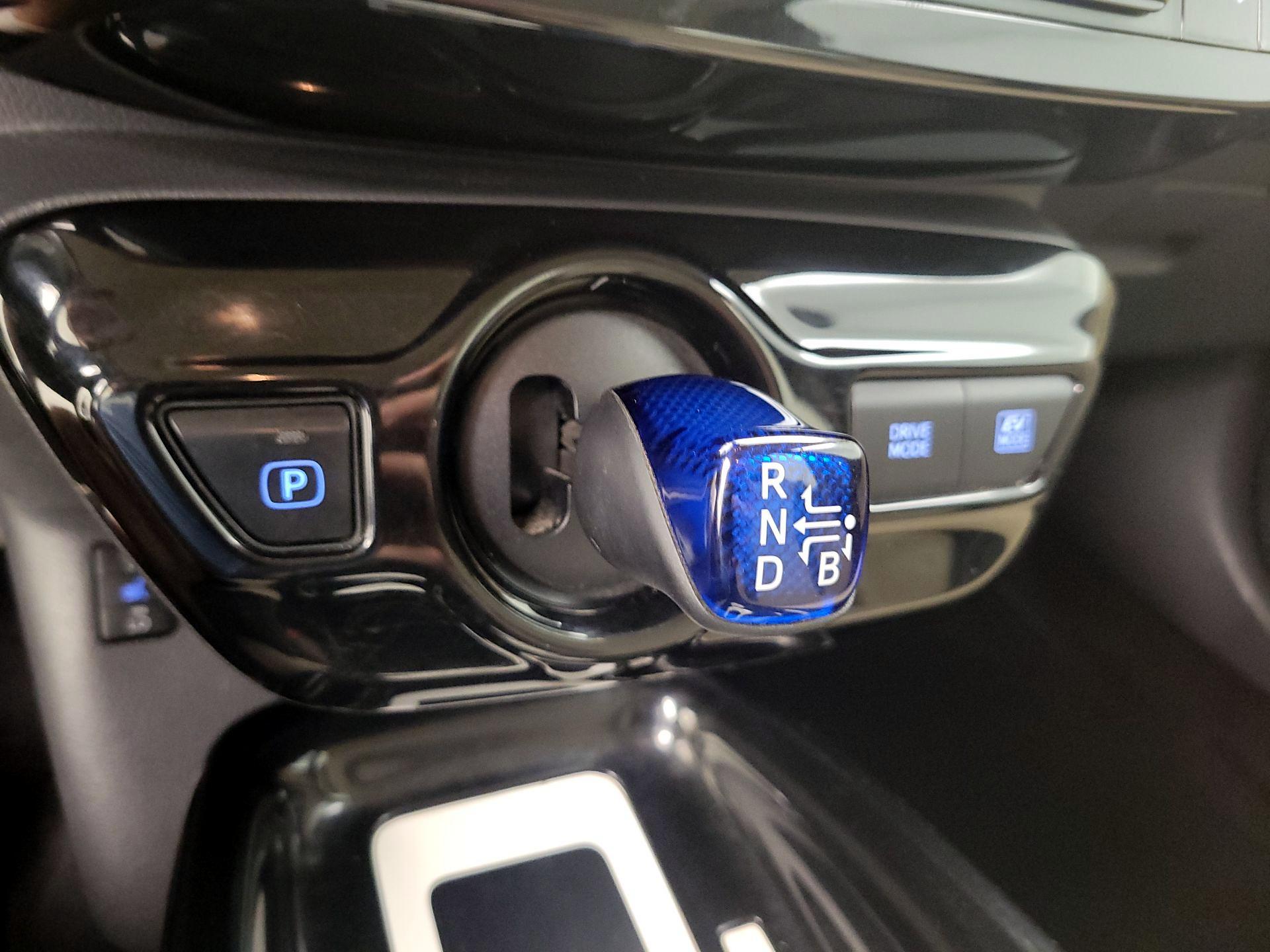 Thumbnail: 2016 Toyota Prius - 17