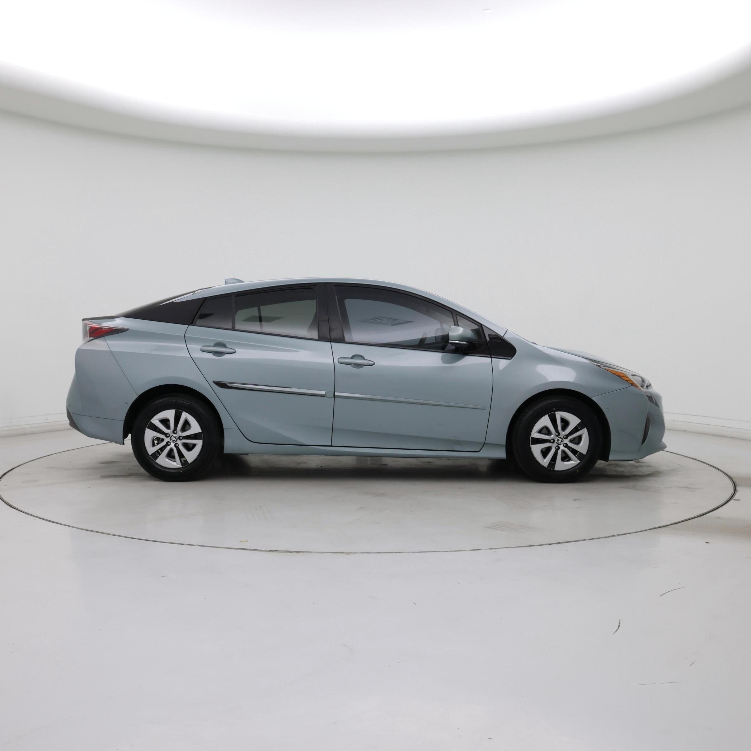 Thumbnail: 2016 Toyota Prius - 7