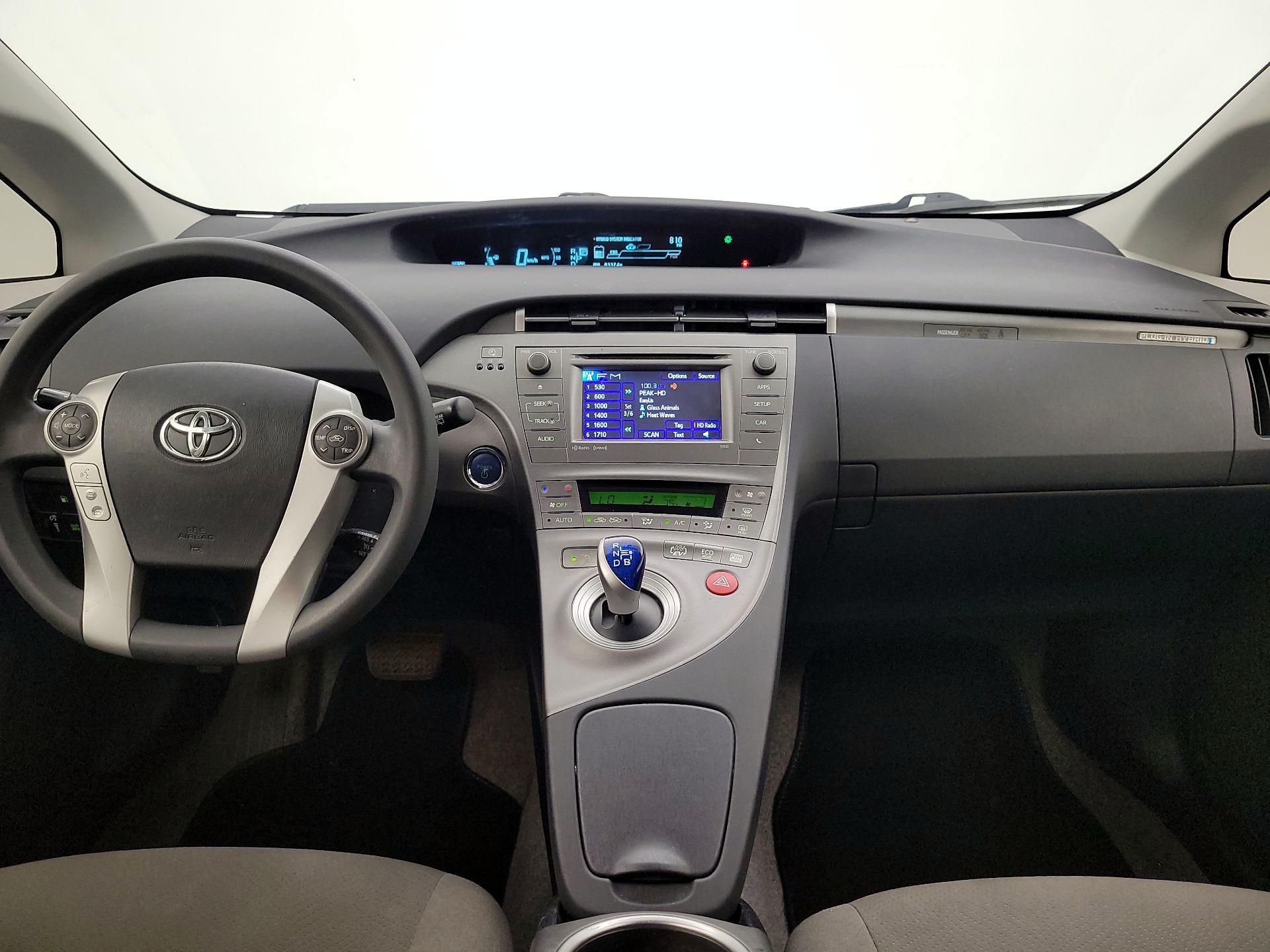 Thumbnail: 2015 Toyota Prius - 9