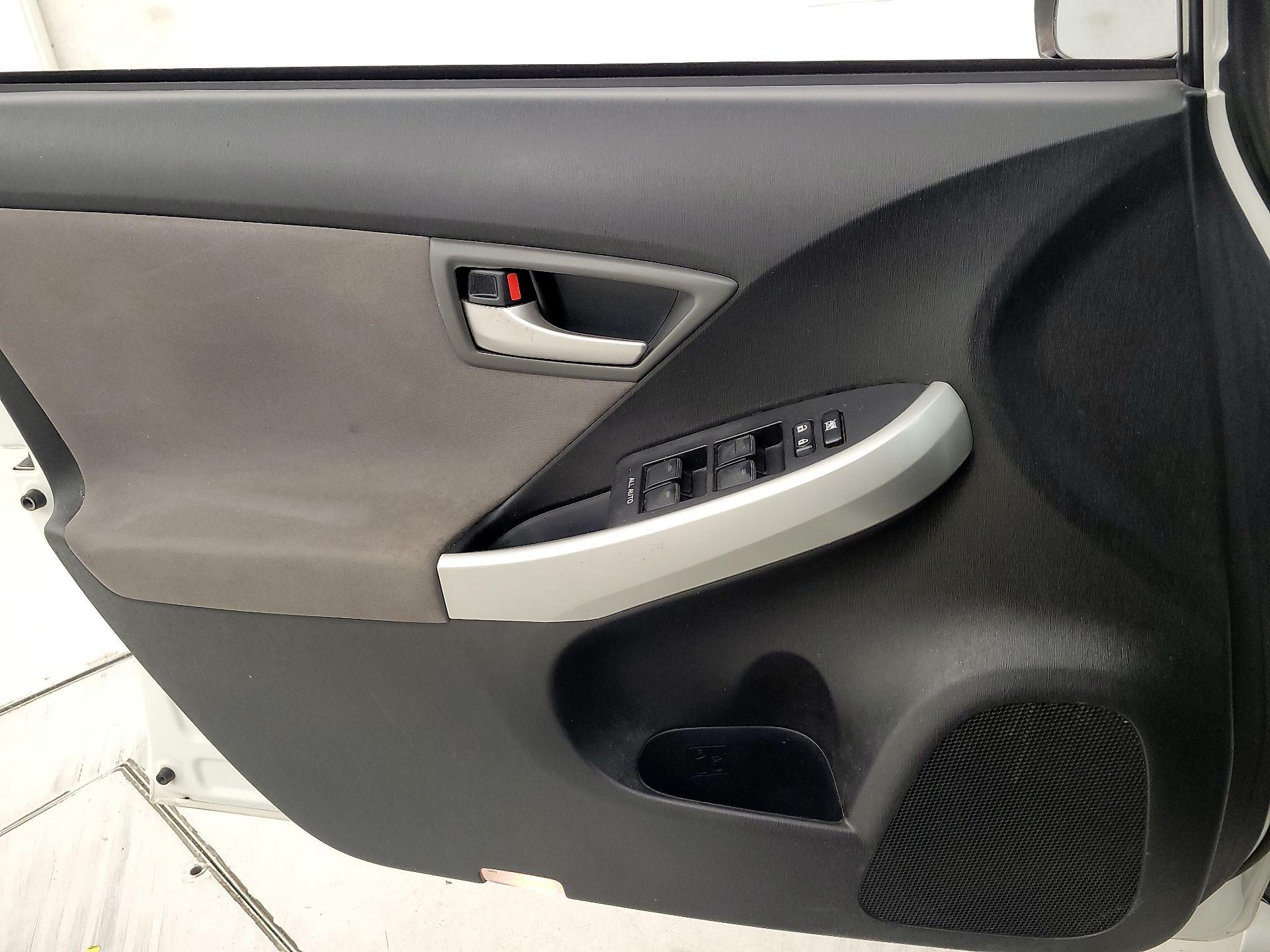 Thumbnail: 2015 Toyota Prius - 12