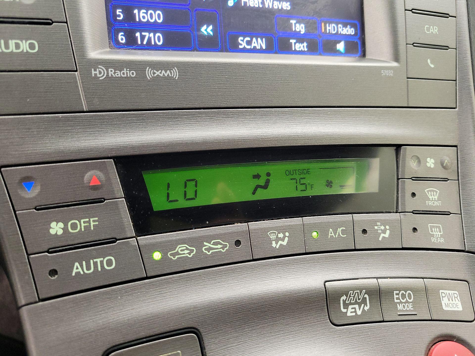 Thumbnail: 2015 Toyota Prius - 16