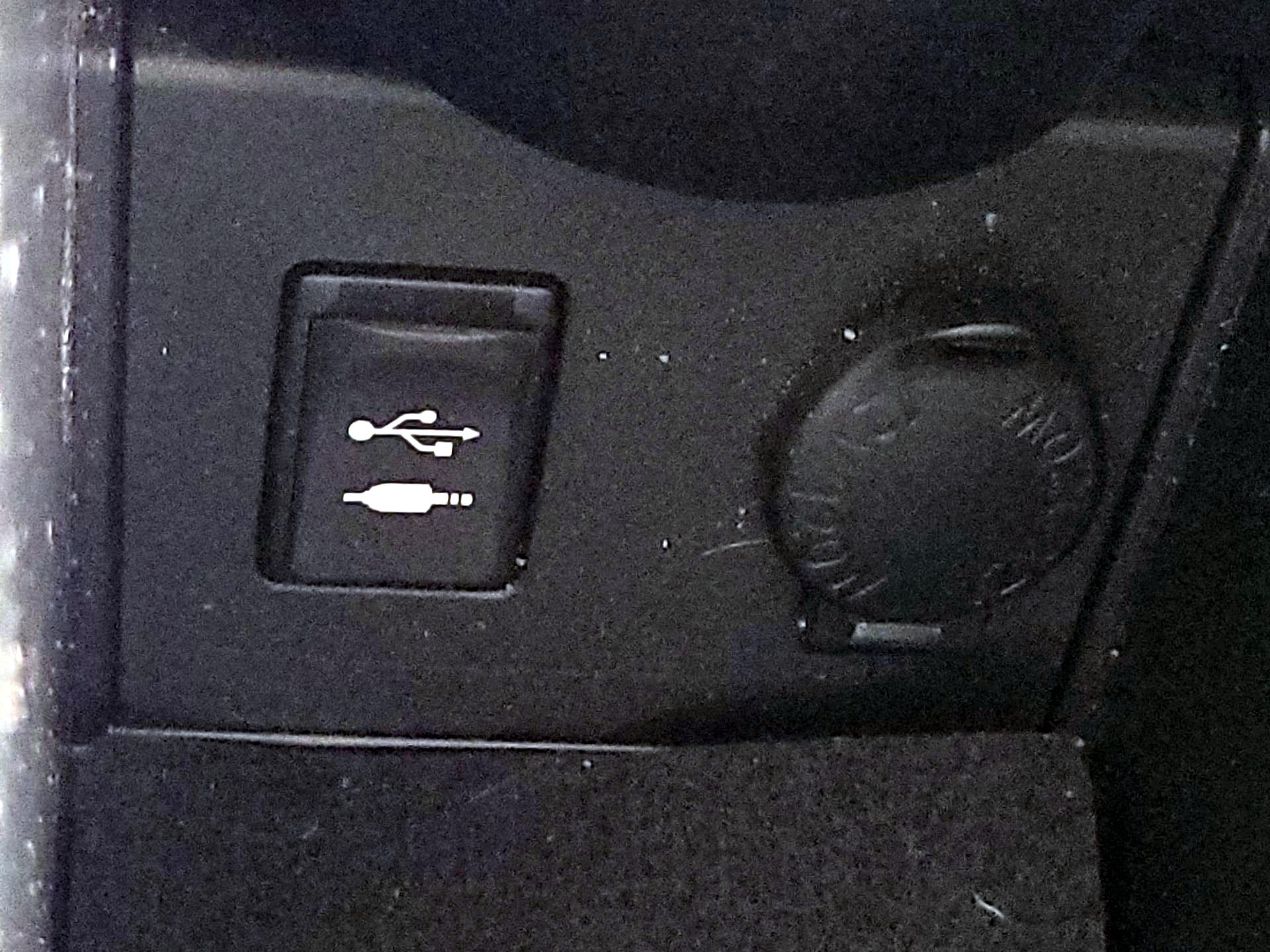 Thumbnail: 2015 Toyota Prius - 18