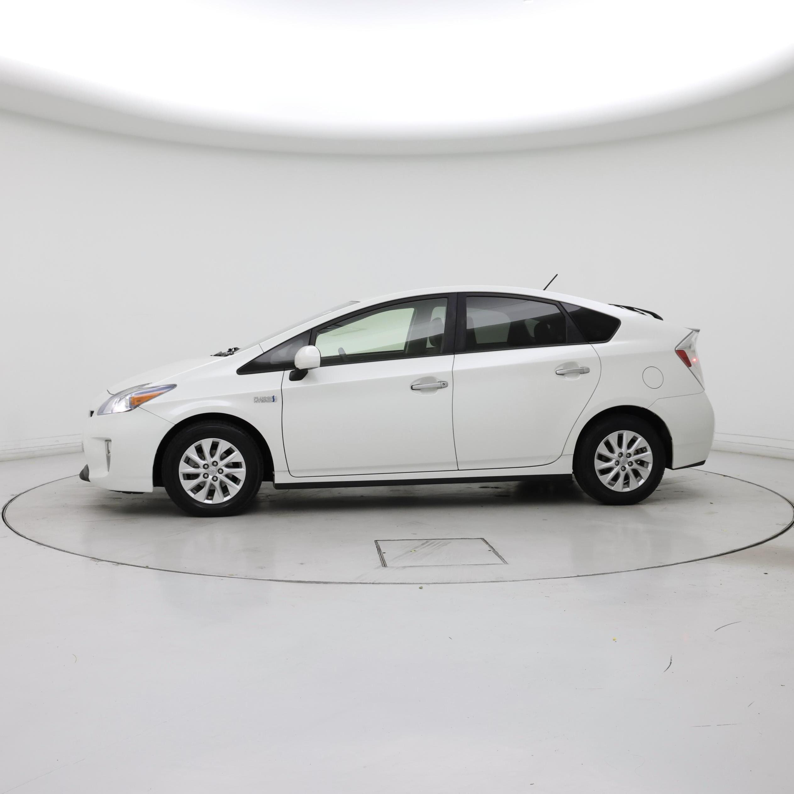 Thumbnail: 2015 Toyota Prius - 3