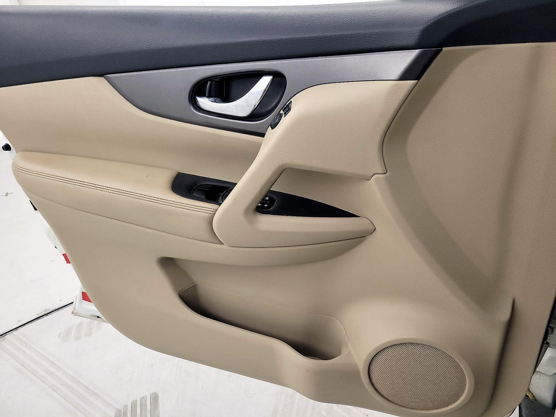 Thumbnail: 2016 Nissan Rogue - 12