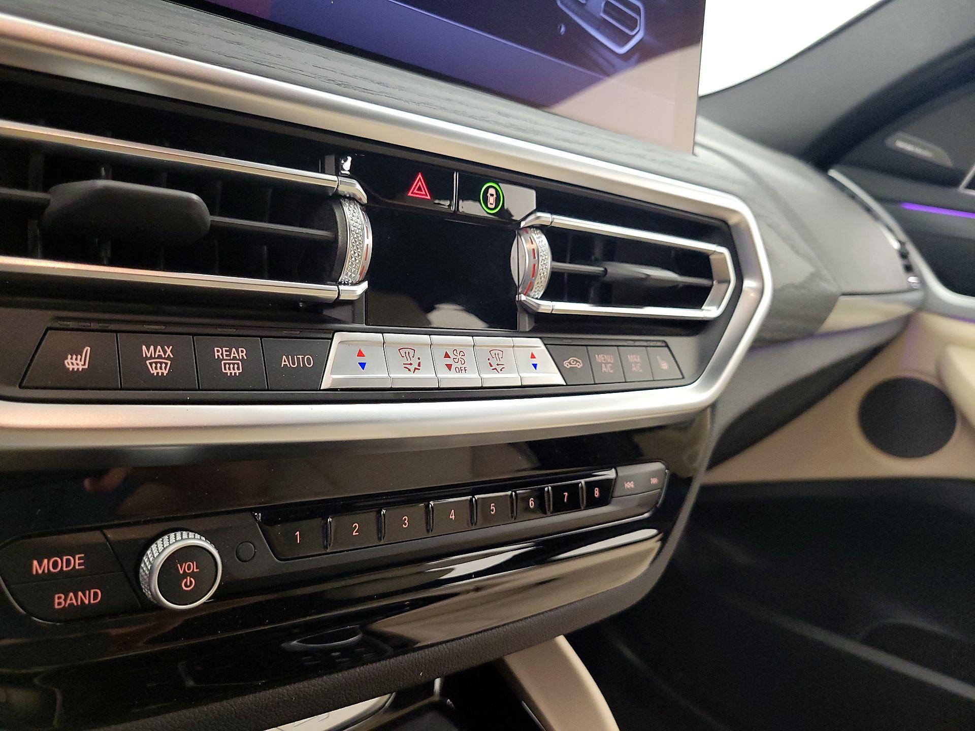 Thumbnail: 2023 BMW X4 - 17