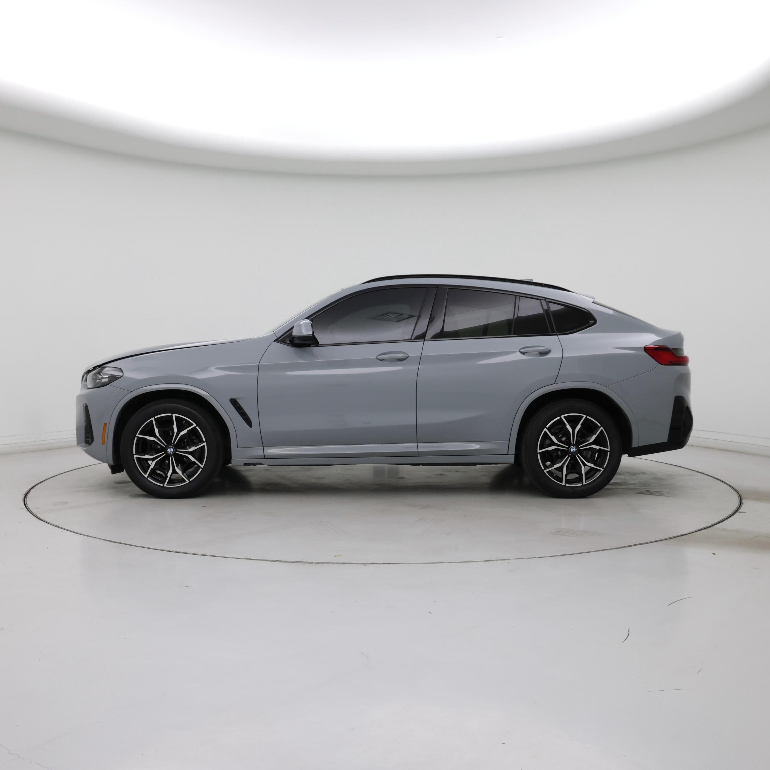 Thumbnail: 2023 BMW X4 - 3
