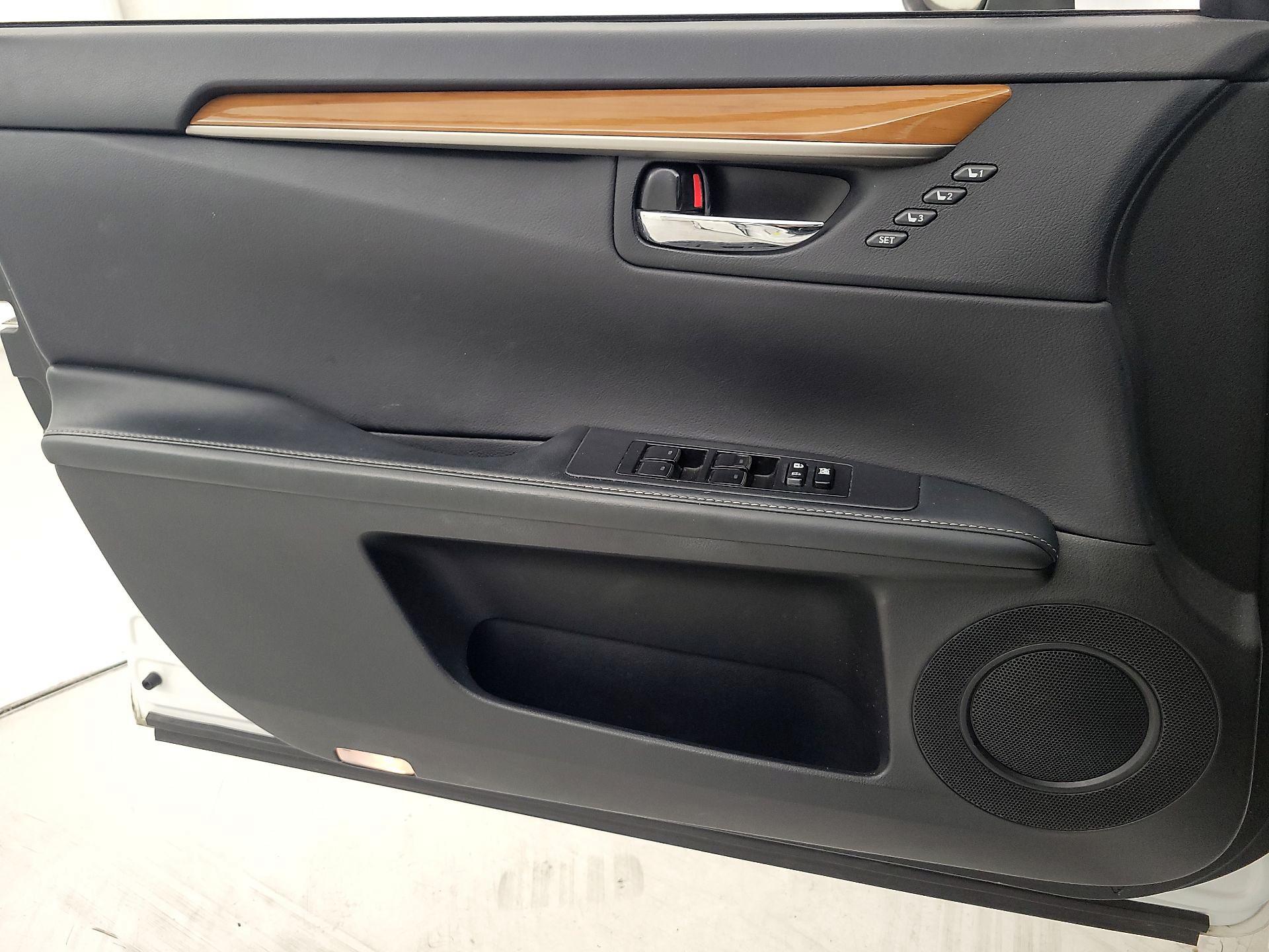 Thumbnail: 2014 Lexus ES - 12