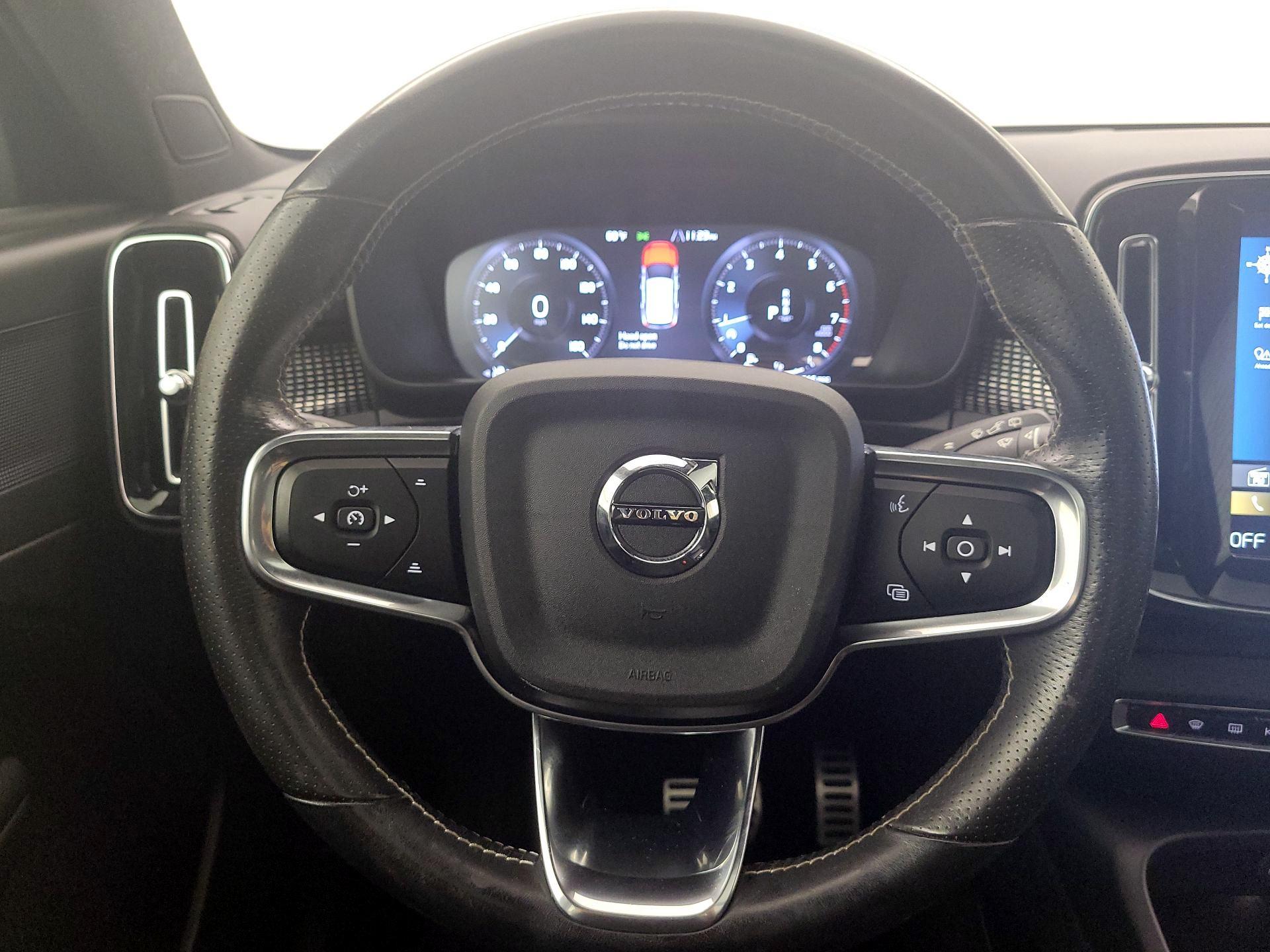Thumbnail: 2021 Volvo XC40 - 10