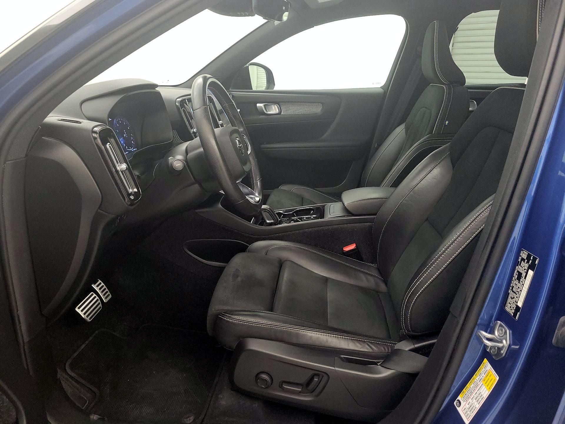 Thumbnail: 2021 Volvo XC40 - 11