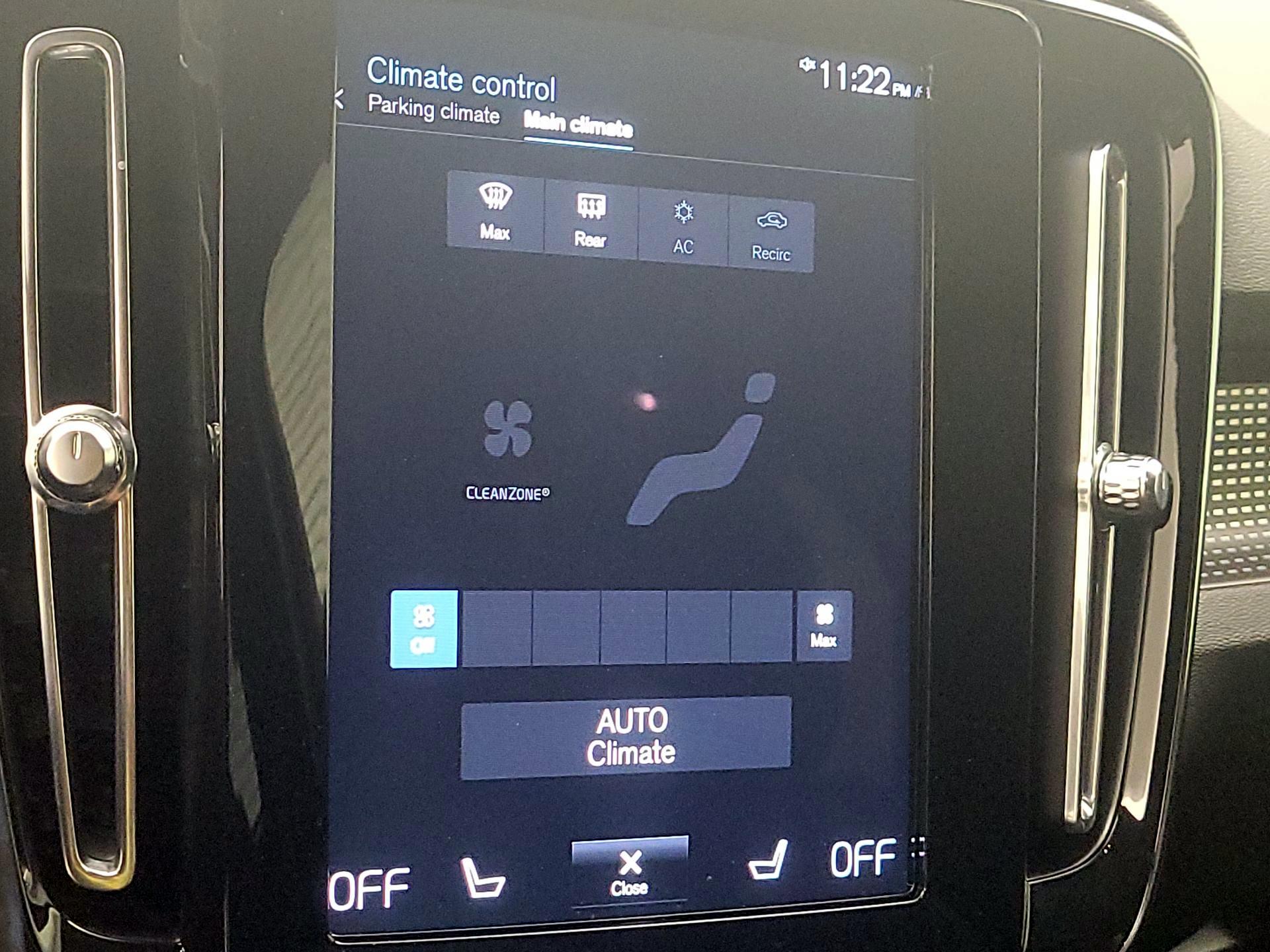 Thumbnail: 2021 Volvo XC40 - 17