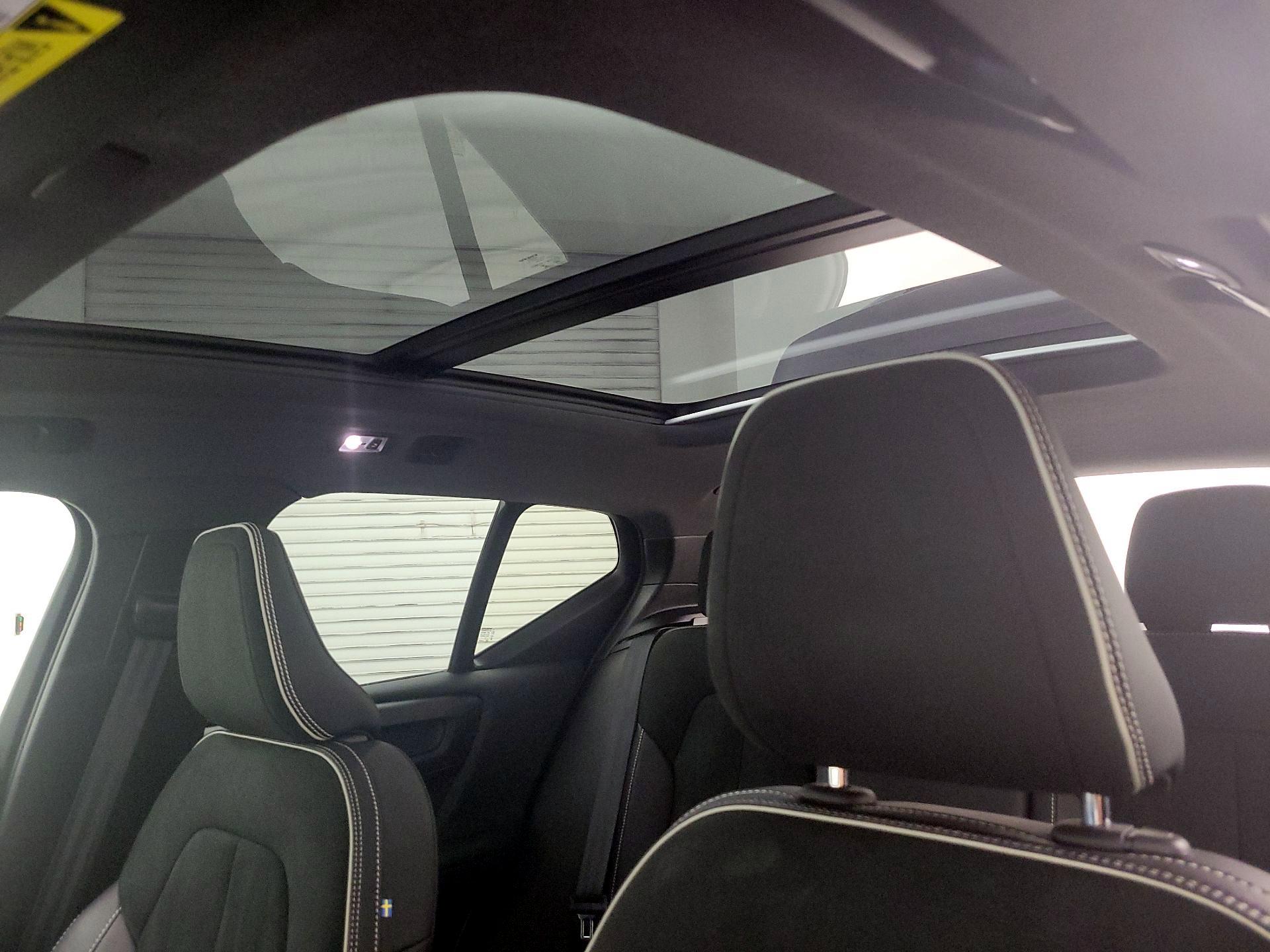Thumbnail: 2021 Volvo XC40 - 20