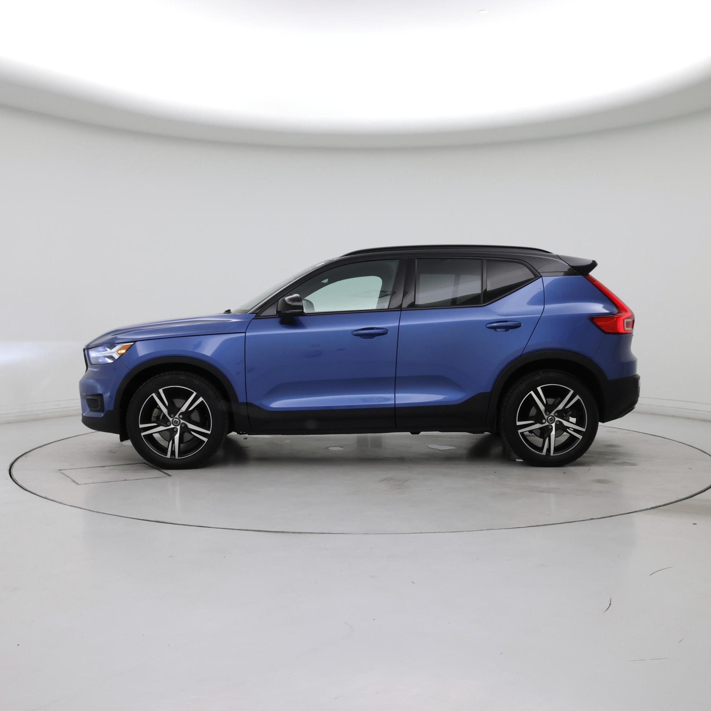 Thumbnail: 2021 Volvo XC40 - 3