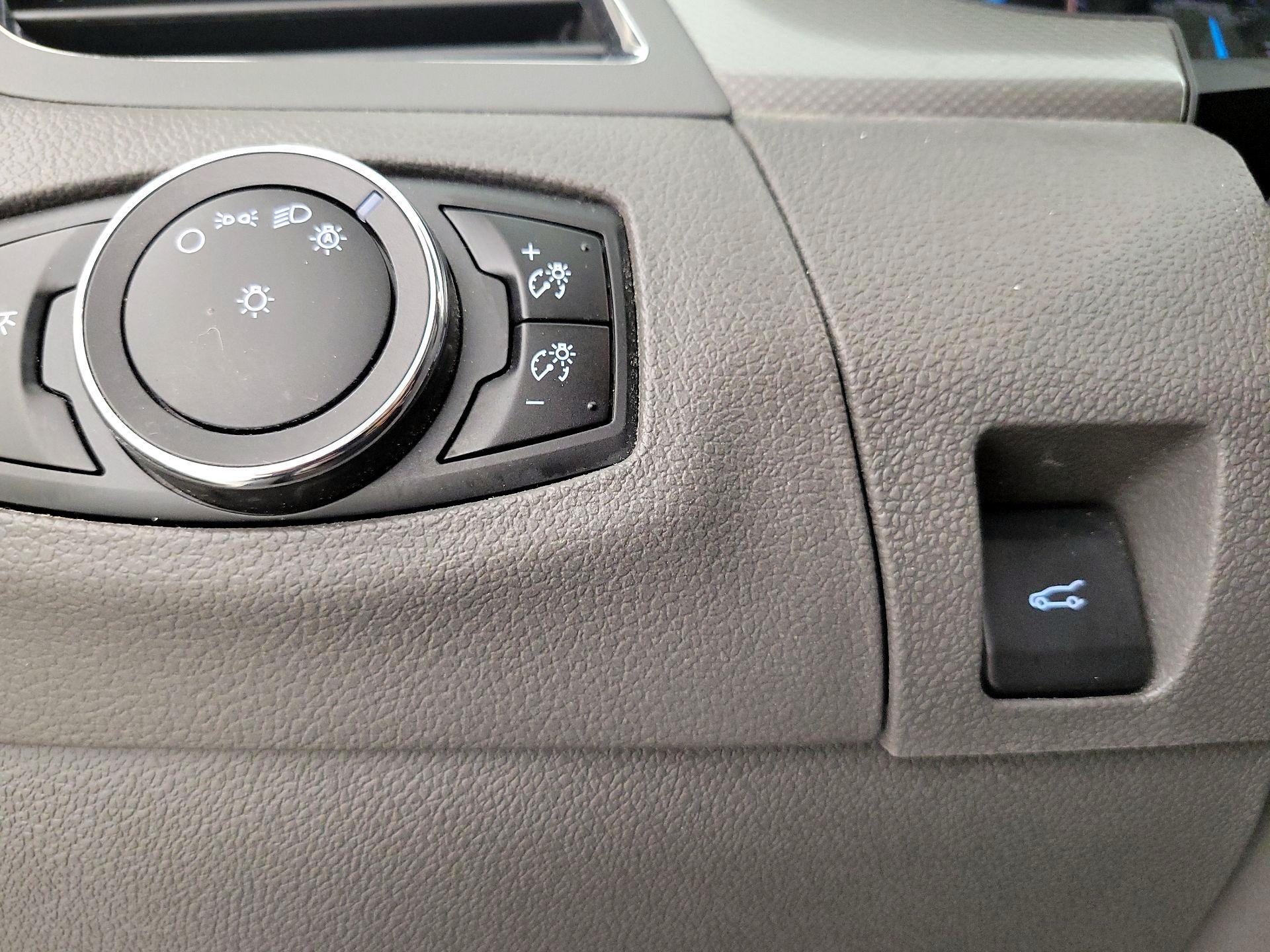 Thumbnail: 2013 Ford Edge - 13