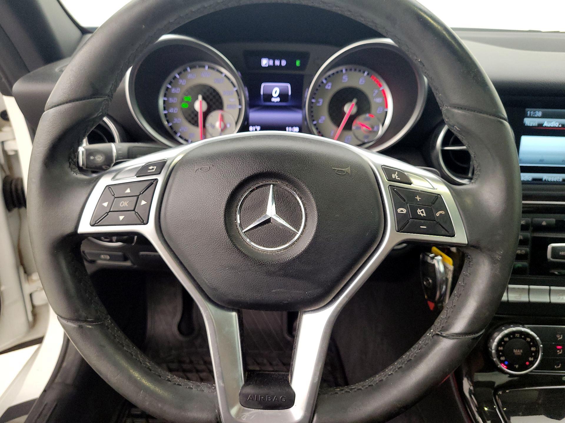 Thumbnail: 2015 Mercedes-Benz SLK - 10