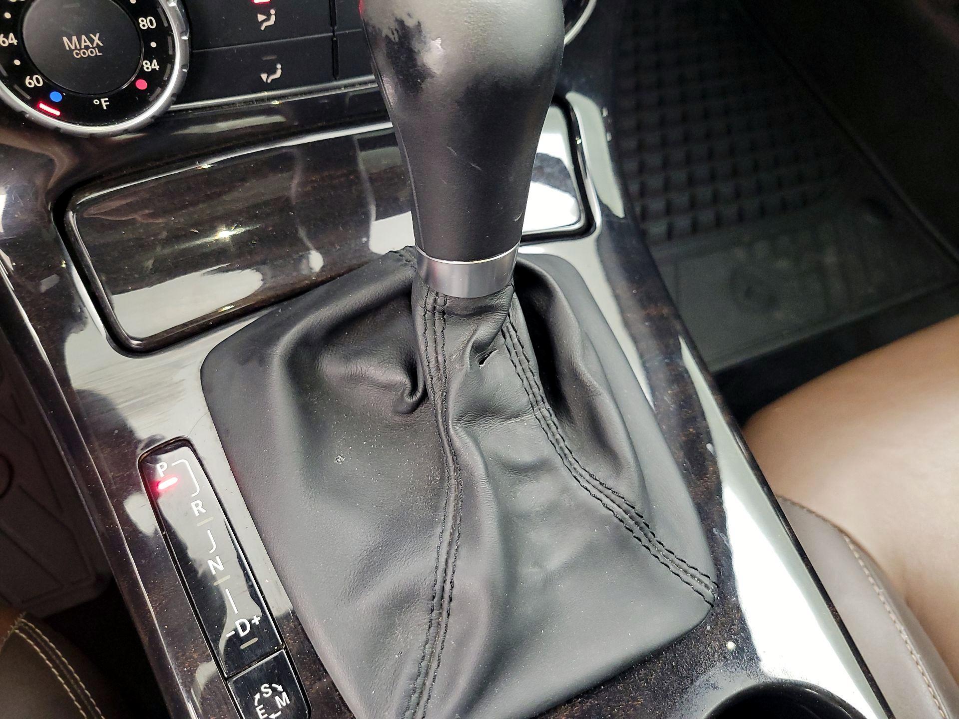 Thumbnail: 2015 Mercedes-Benz SLK - 16